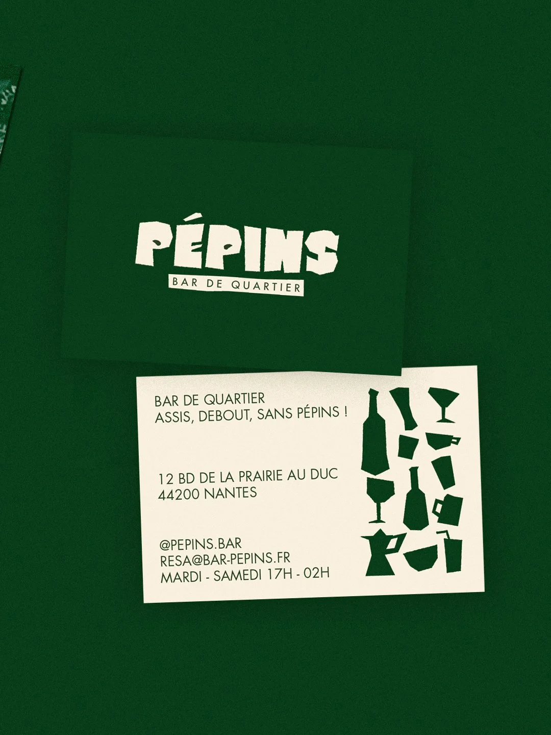carte de visite beige vert sur fond vert pour restaurant bar bistrot troquet nantes loire atlantique bretagne design