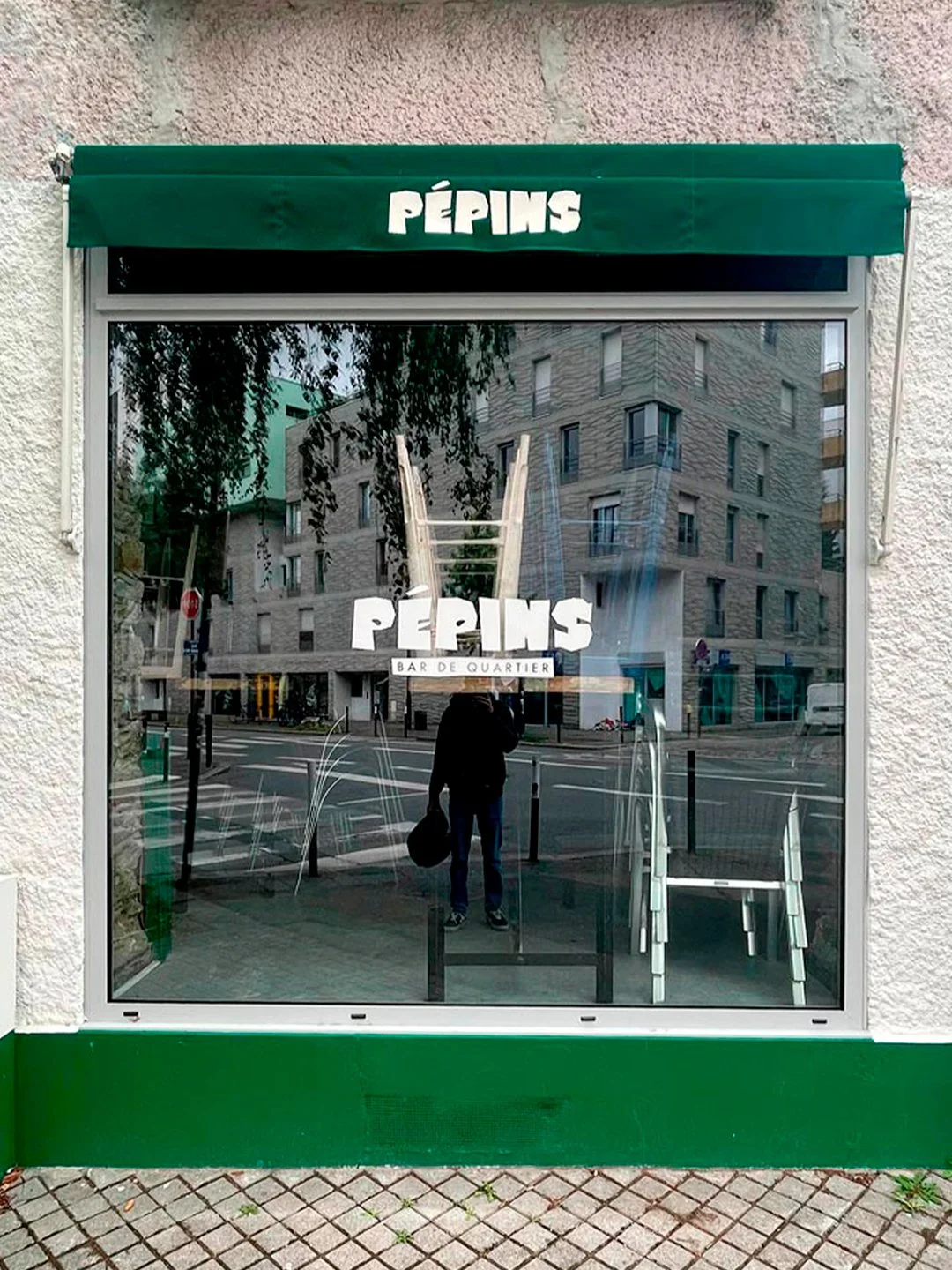 devanture de bar Pepins Nantes stickers