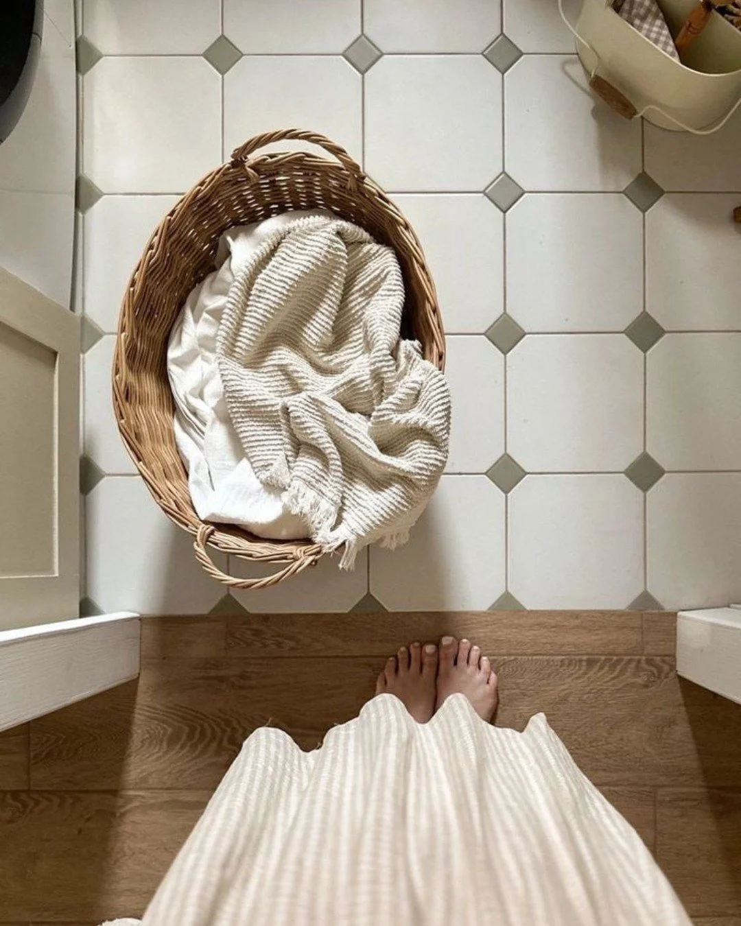 Nouvelle ann&eacute;e, nouvelles habitudes (ou les anciennes qu&rsquo;on reprend enfin 😉)
Et si 2026 &eacute;tait l&rsquo;ann&eacute;e du confort, de l&rsquo;organisation et d&rsquo;un int&eacute;rieur toujours propre sans y passer vos week-ends ?

