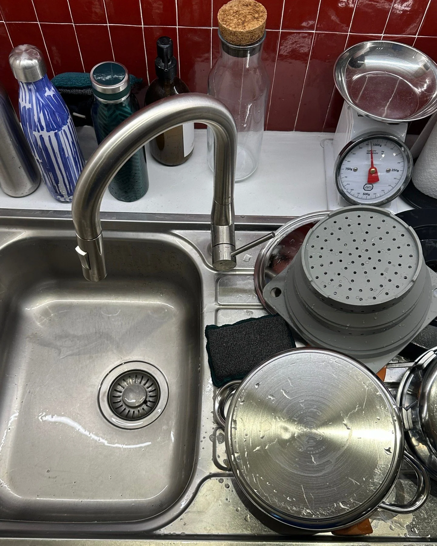 Et si le m&eacute;nage n&rsquo;&eacute;tait plus une charge en plus&hellip; mais une chose en moins &agrave; penser ? 
📩 Contactez-nous d&egrave;s maintenant via le lien en bio !

#cleanmyhousebelgium #titresservices #homecleaning #nettoyagemaison #