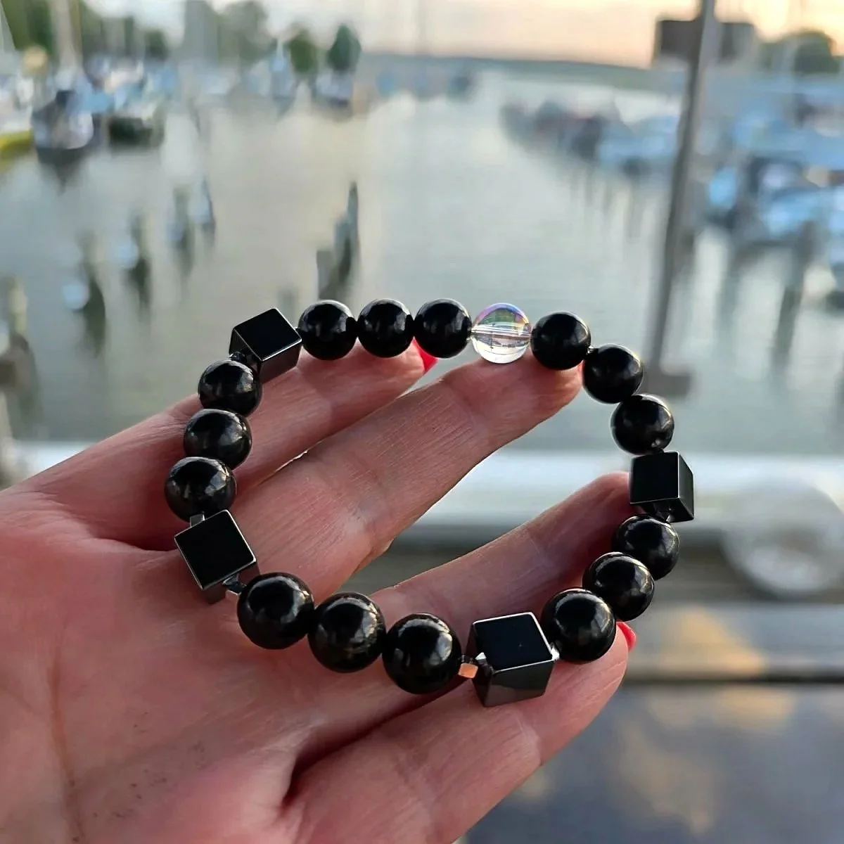 CIRCUIT SHIELD· Schungit · Hämatit Würfel · Angel Aura · 925 Silber - PRANA Edelsteine – Handgefertigter Edelsteinschmuck