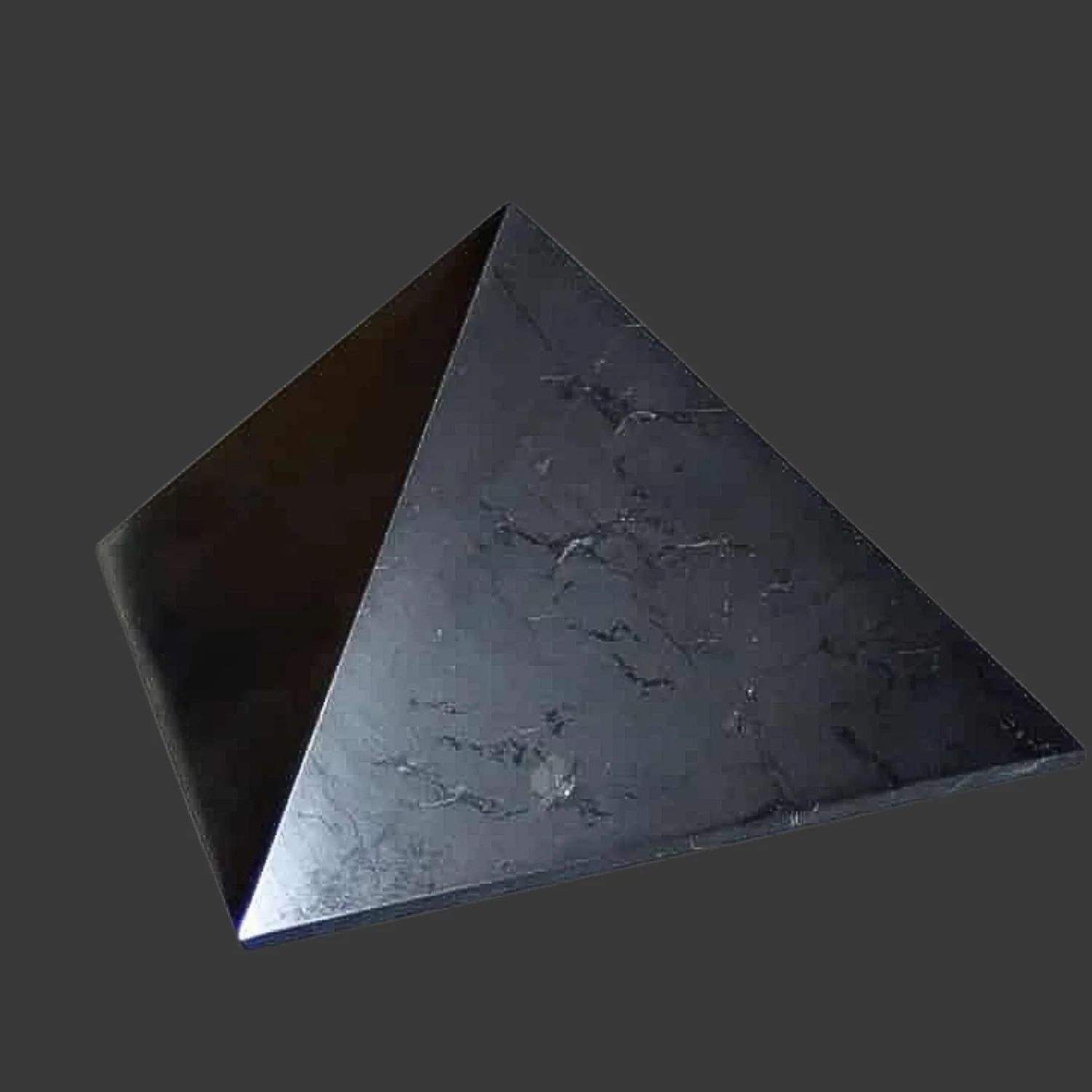 Schungit Pyramide poliert für Elektrosmogschutz bei WLAN, Schreibtisch und Induktionsplatte