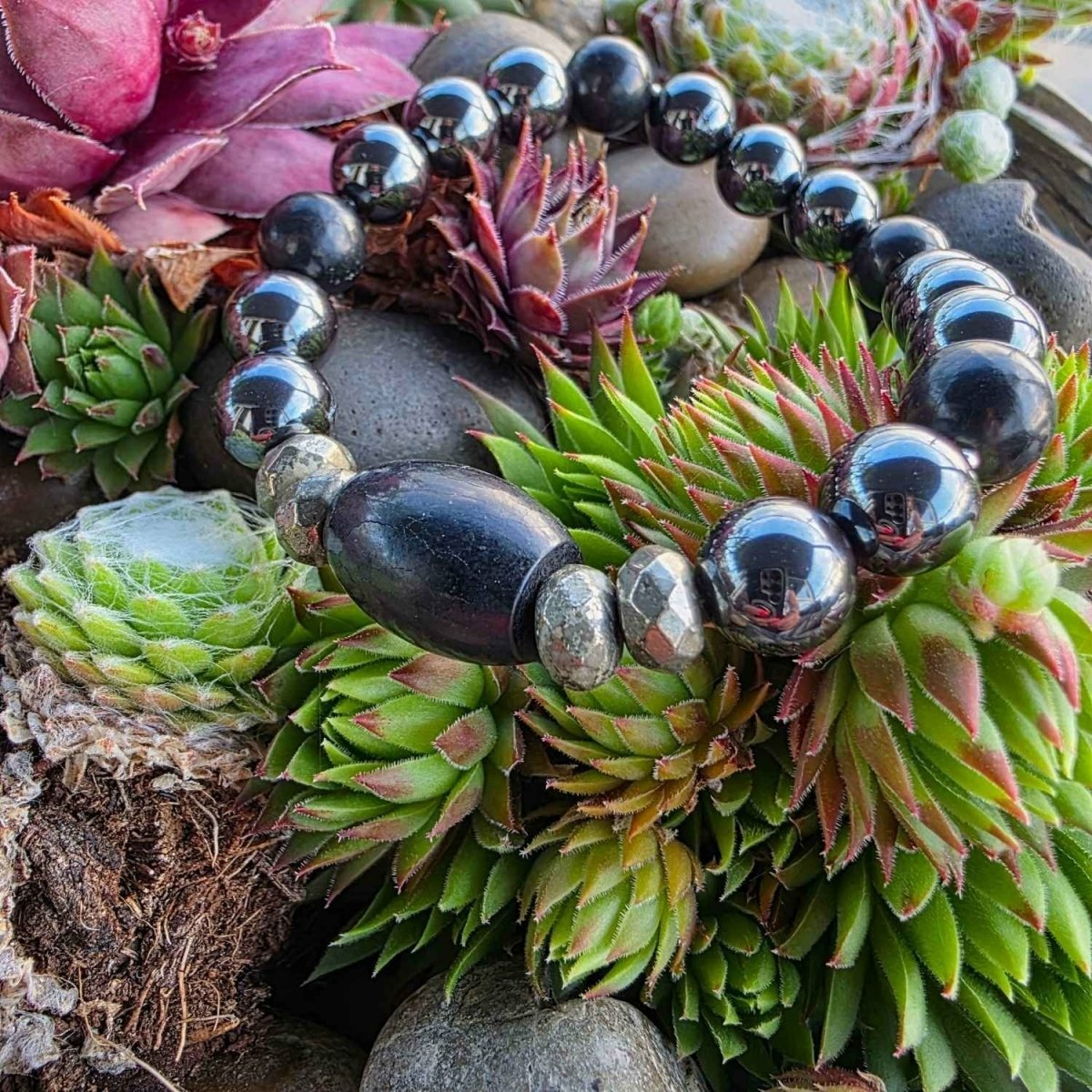 Armband Schungit, Hämatit & Pyrit - Kraft & Schutz, Stabilität & Schutz im E-Auto - PRANA Edelsteine – Handgefertigter Edelsteinschmuck