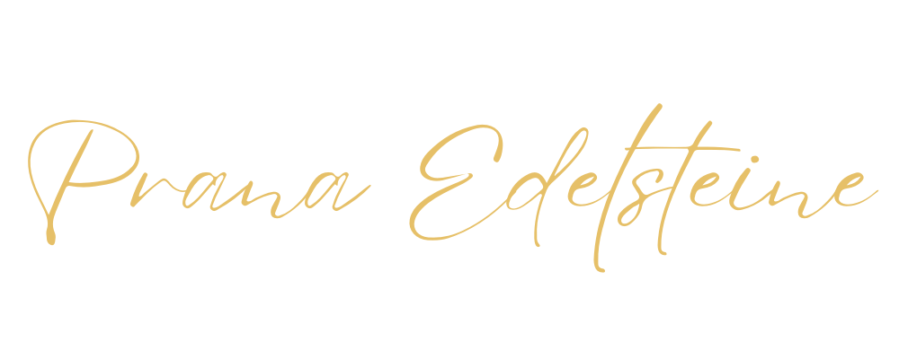 Prana Edelsteine Logo gold in elegantem Schrift