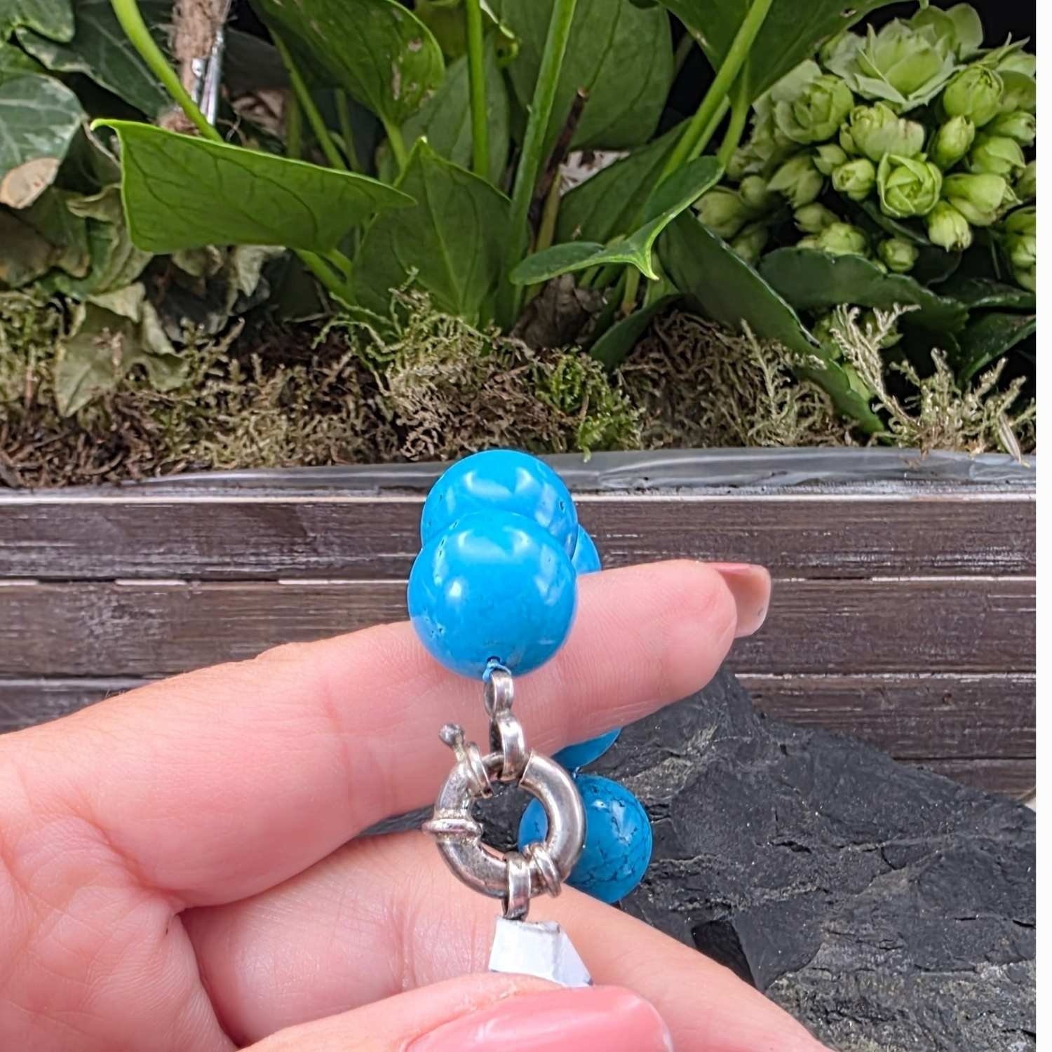 Türkis-Collier mit 14 mm Kugeln und silberfarbenem Federringverschluss, handgeknotet auf ca. 50 cm Länge – Schutzstein-Schmuck für Kommunikation und Lebensenergie