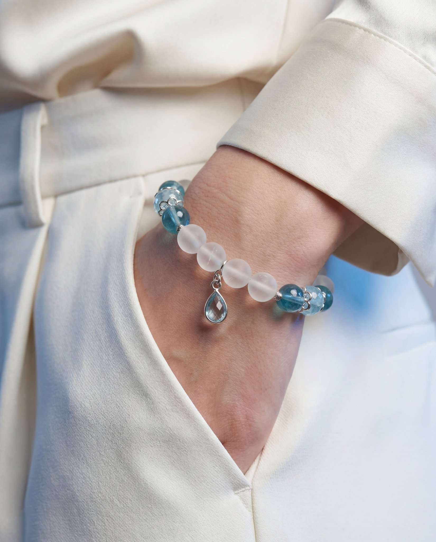 AQUA LUMINA – Aqua Aura & Bergkristall mit Murano-Glas und Blautopas - LIMITIERT! - PRANA Edelsteine – Handgefertigter Edelsteinschmuck