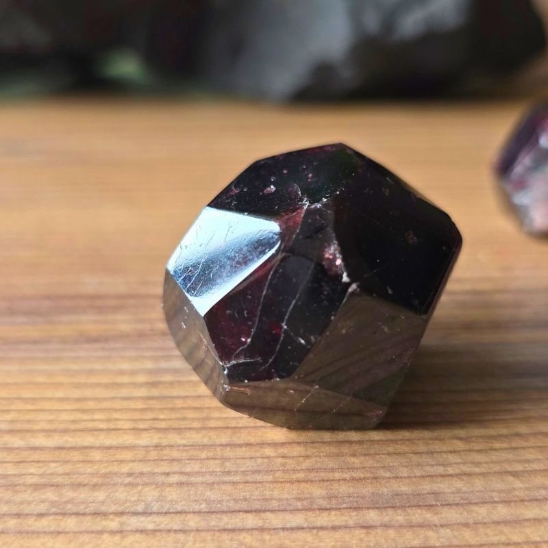 Granat Kristall geschliffen (ca. 4x3 cm)