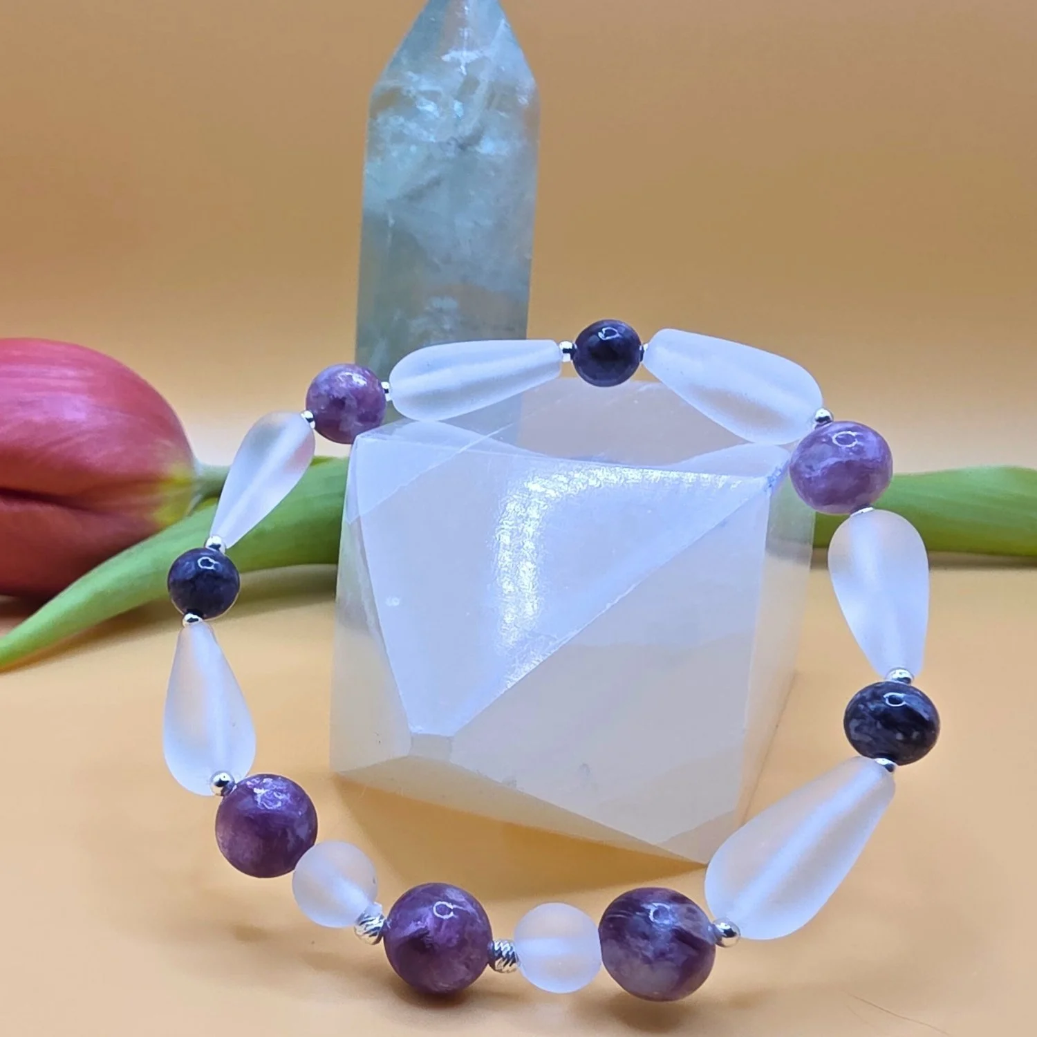 Armband Seelenruhe – Bergkristall matt, Lepidolith & Charoit | 925 Silber - PRANA Edelsteine – Handgefertigter Edelsteinschmuck