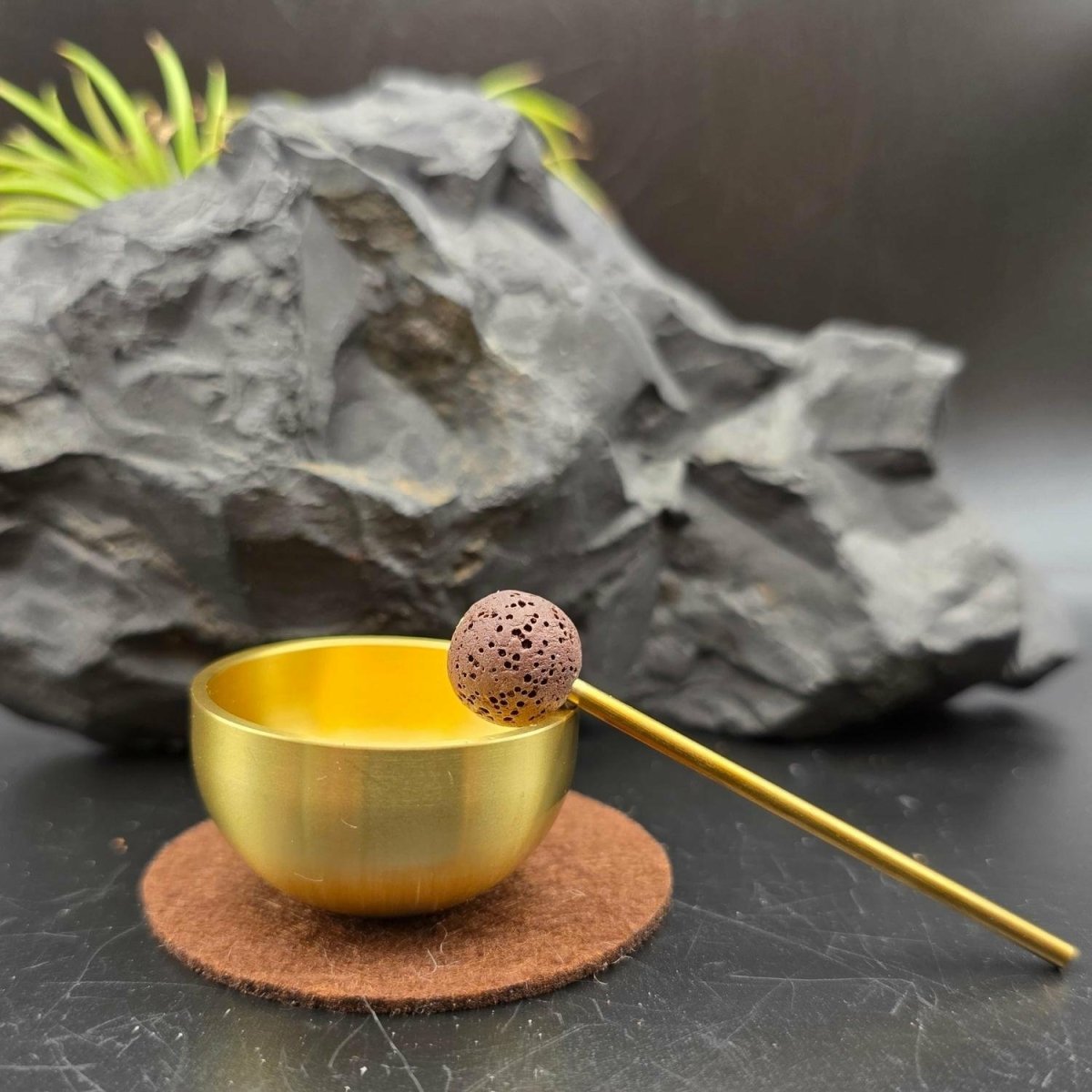 Harmonie in der Handfläche – Mini-Klangschale mit Zubehör (Set) - PRANA Edelsteine – Handgefertigter Edelsteinschmuck