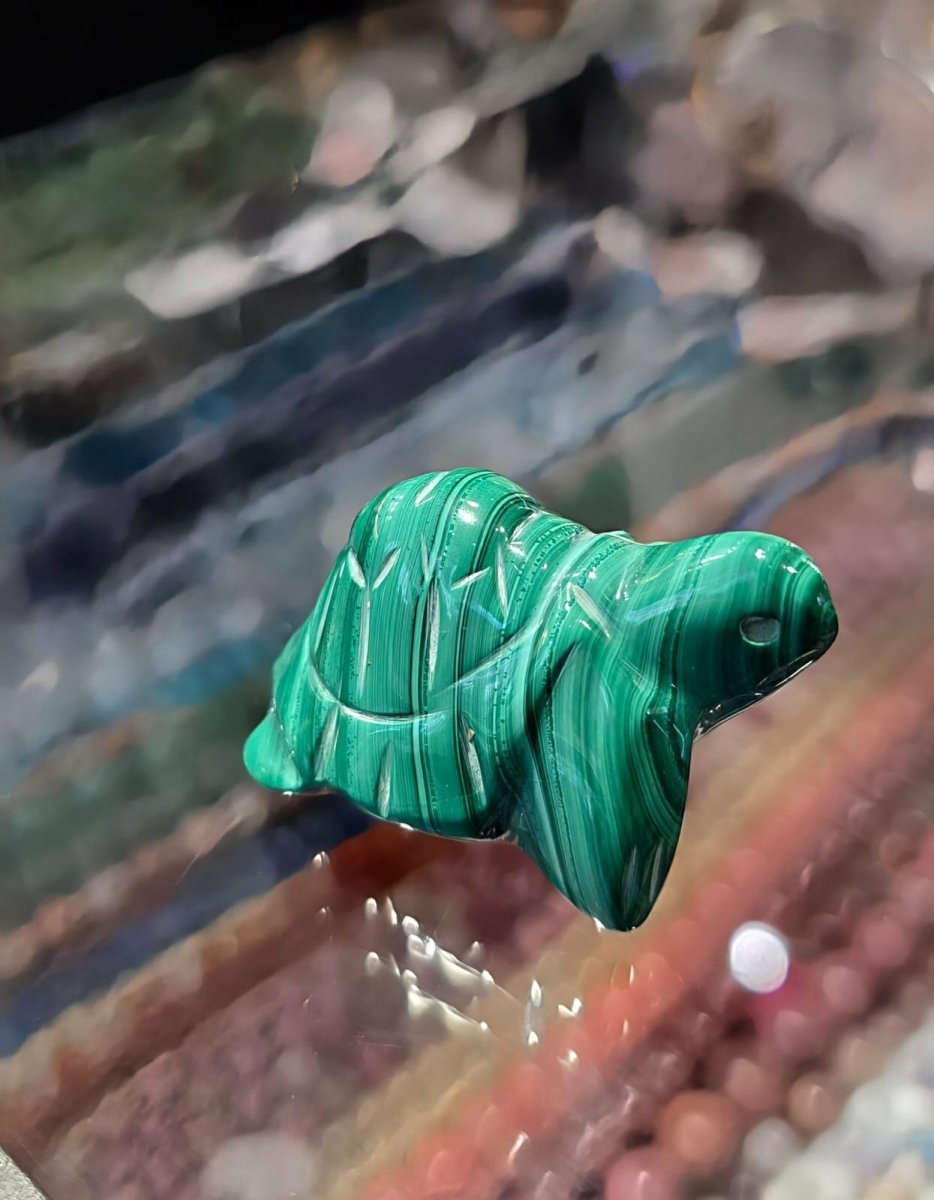 Malachit-Schildkrötenfigur – Symbol für Schutz, Weisheit und langes Leben - PRANA Edelsteine – Handgefertigter Edelsteinschmuck
