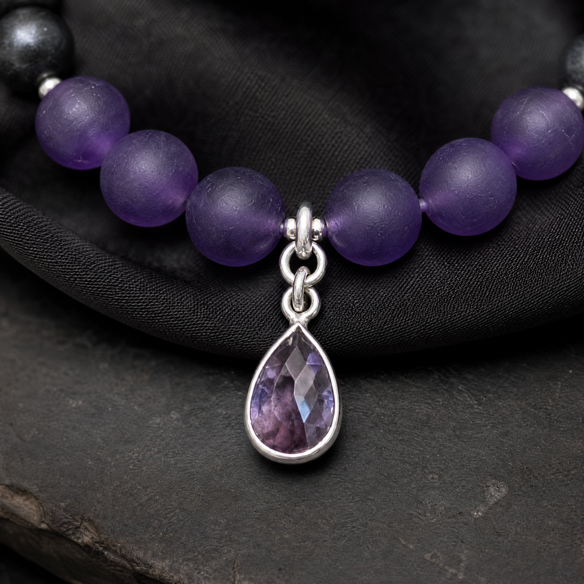 ORVENA - Amethyst, Schungit & Turmalin Armband - PRANA Edelsteine – Handgefertigter Edelsteinschmuck