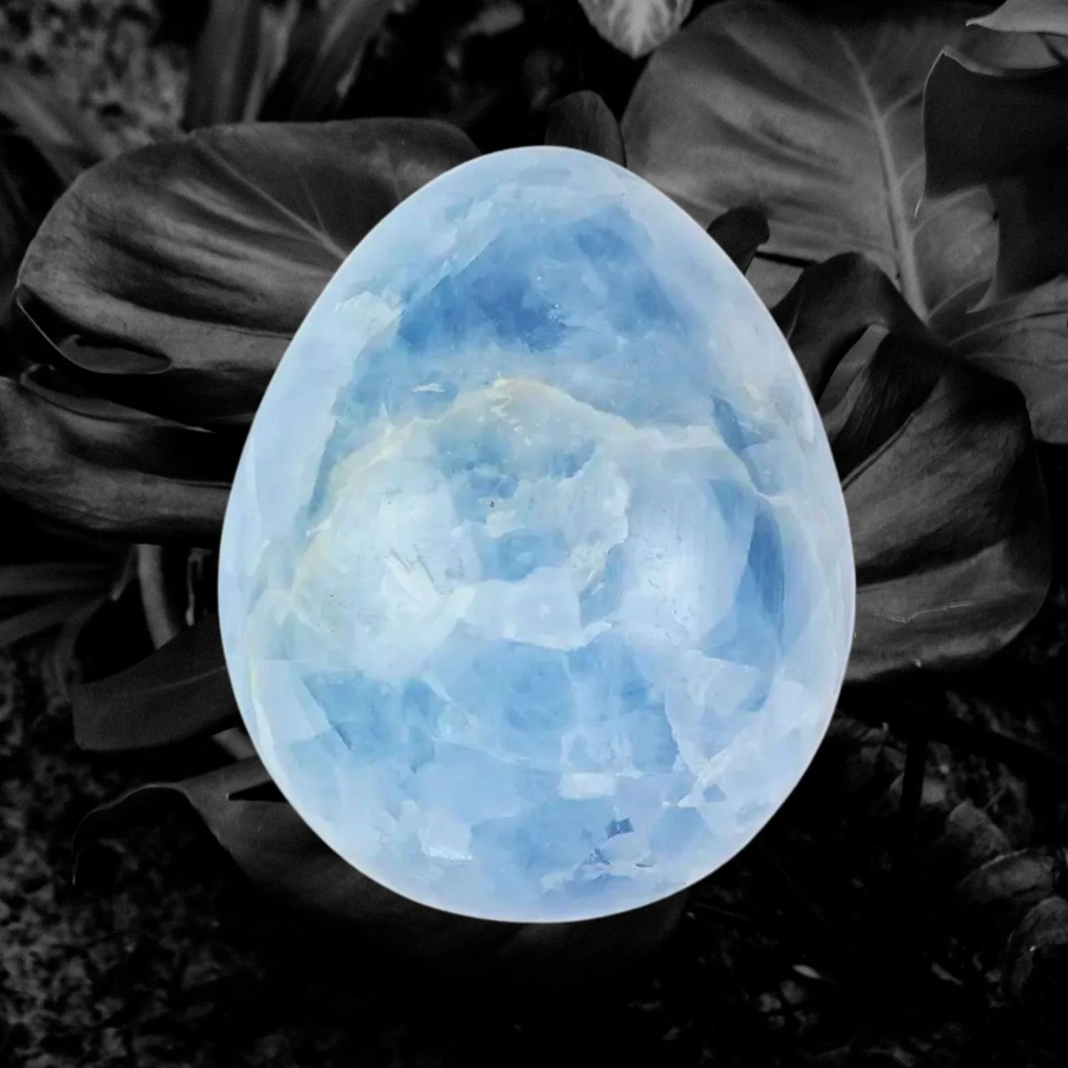 Blaues Calcit Ei aus Madagaskar handverlesen 6 cm glatt geschliffen