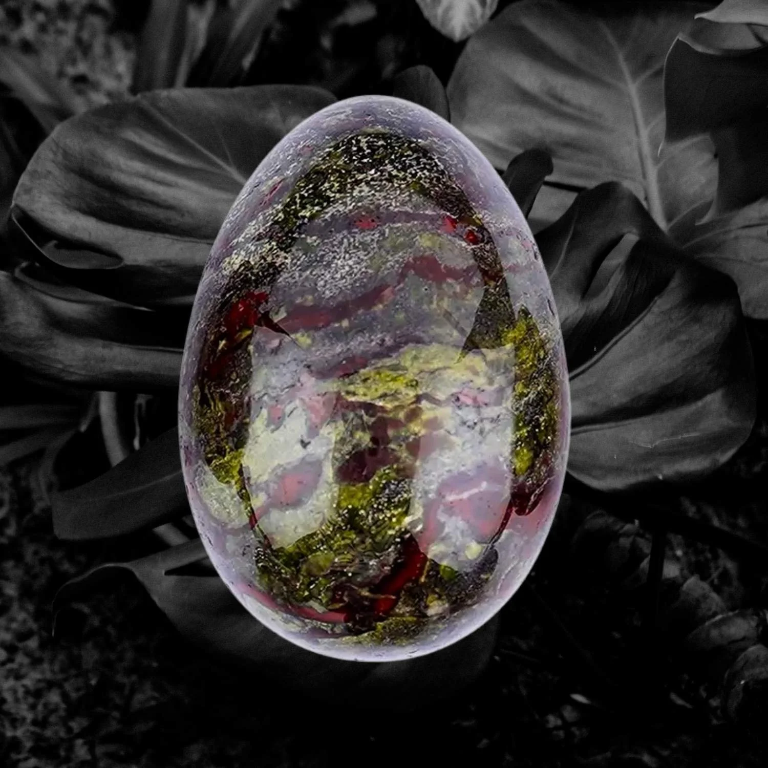 Drachenstein Ei handverlesen 4,8 cm dunkelgrün gemasert aus der Inneren Mongolei