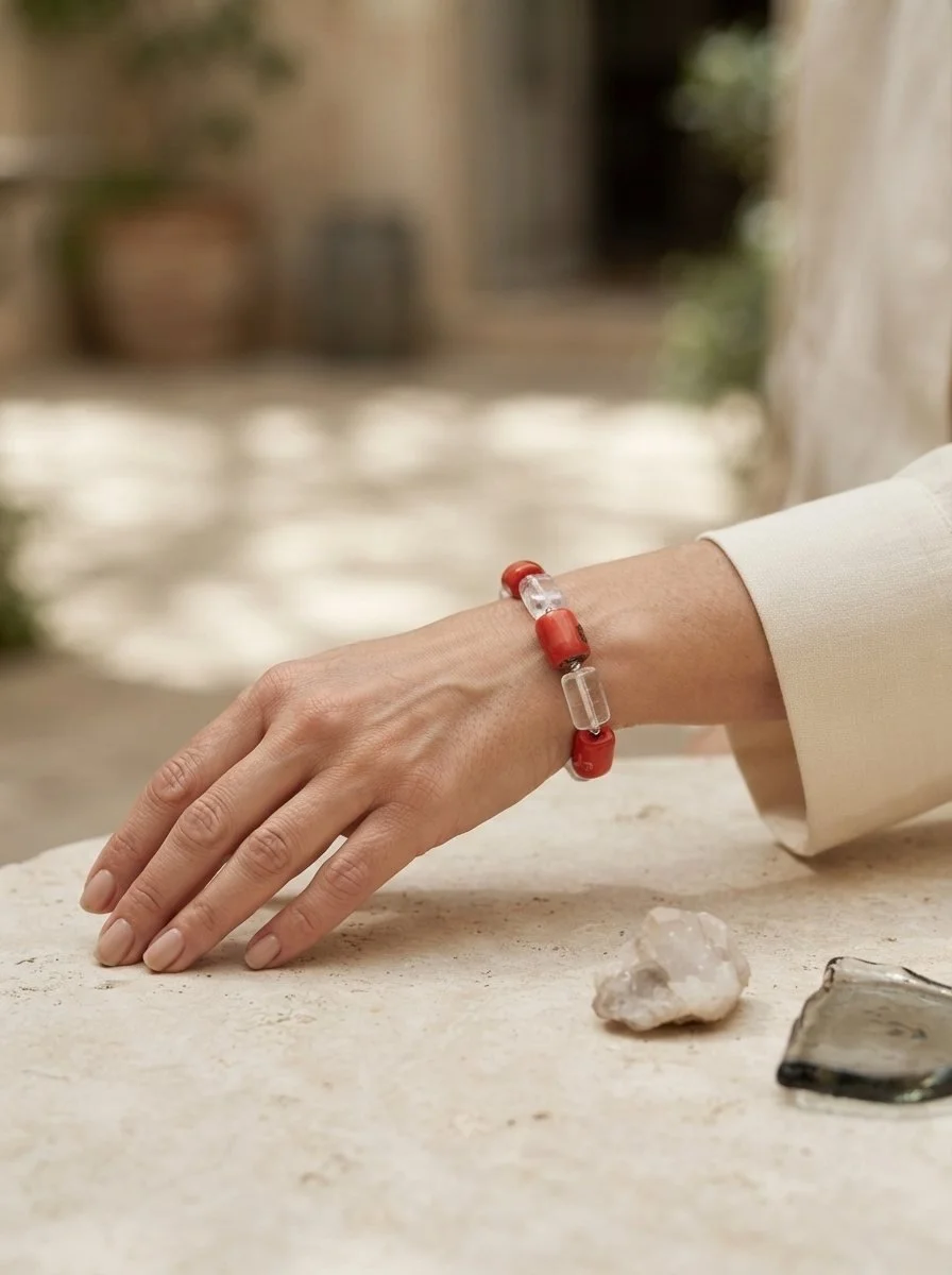 CORALLÉA – Armband mit roter Koralle & Bergkristall - PRANA Edelsteine – Handgefertigter Edelsteinschmuck