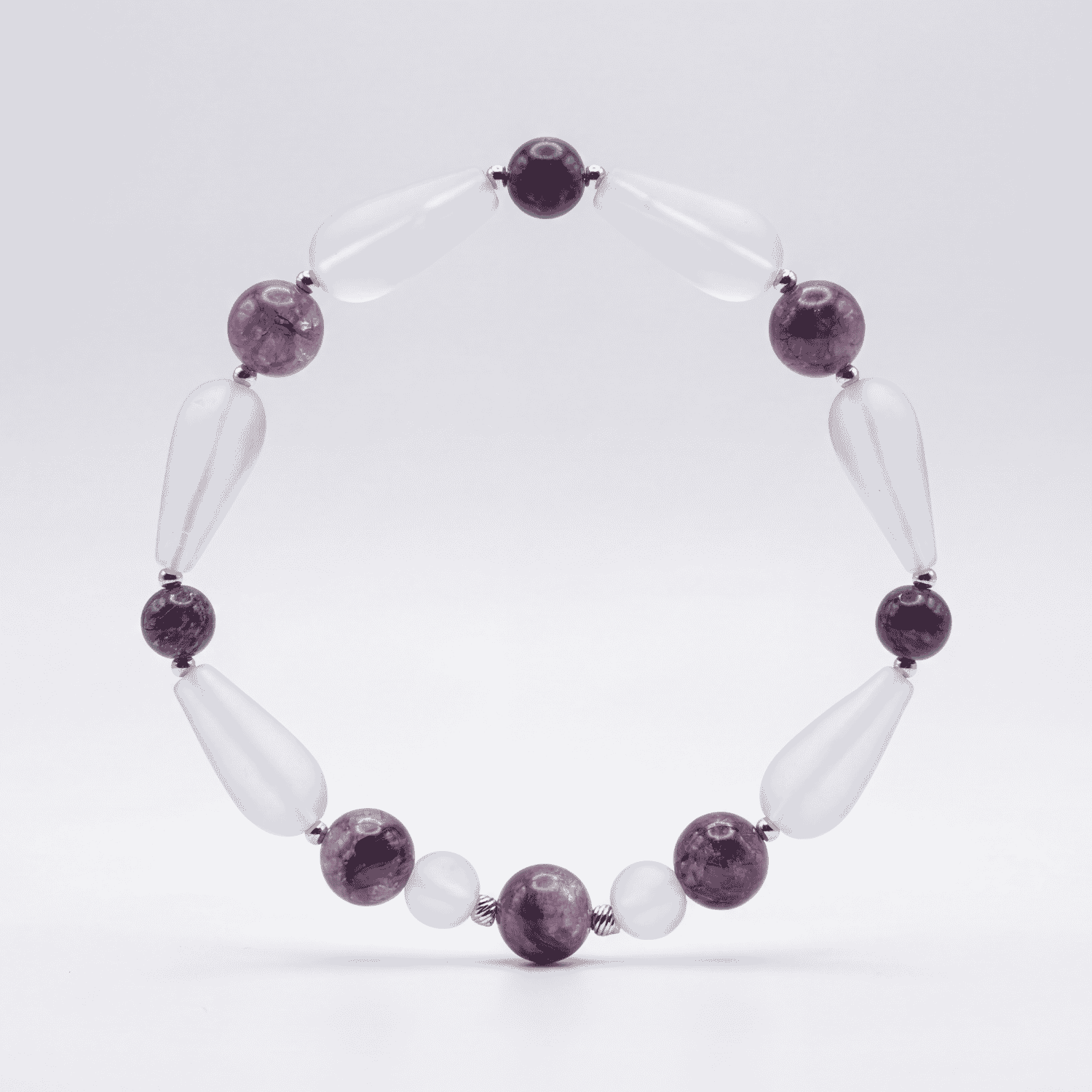 Seelenruhe Armband mit mattem Bergkristall, Lepidolith und Charoit aus 925 Silber – handgefertigt von PRANA Edelsteine