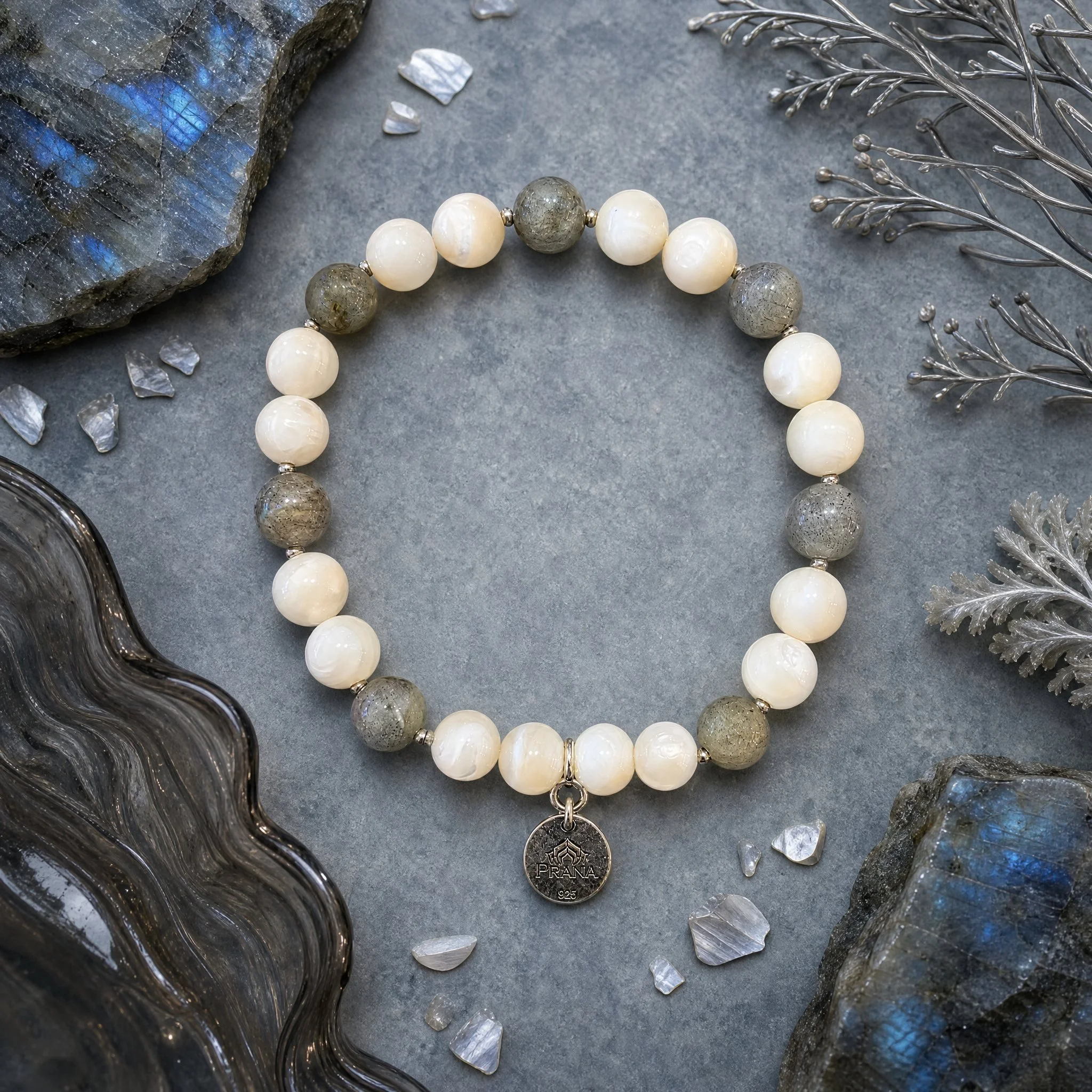 PELAGIA - Nebel & Mond Armband mit Labradorit & Süßwasserperlen, 925 Silber
