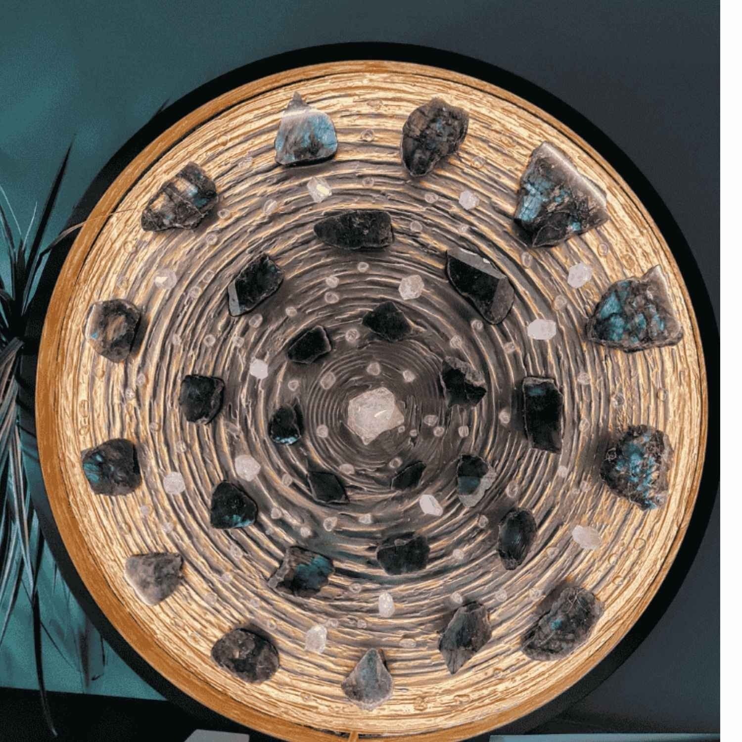 LuminaGem – MysticHarmony: Handgefertigtes LED-Edelstein-Kunstwerk - PRANA Edelsteine