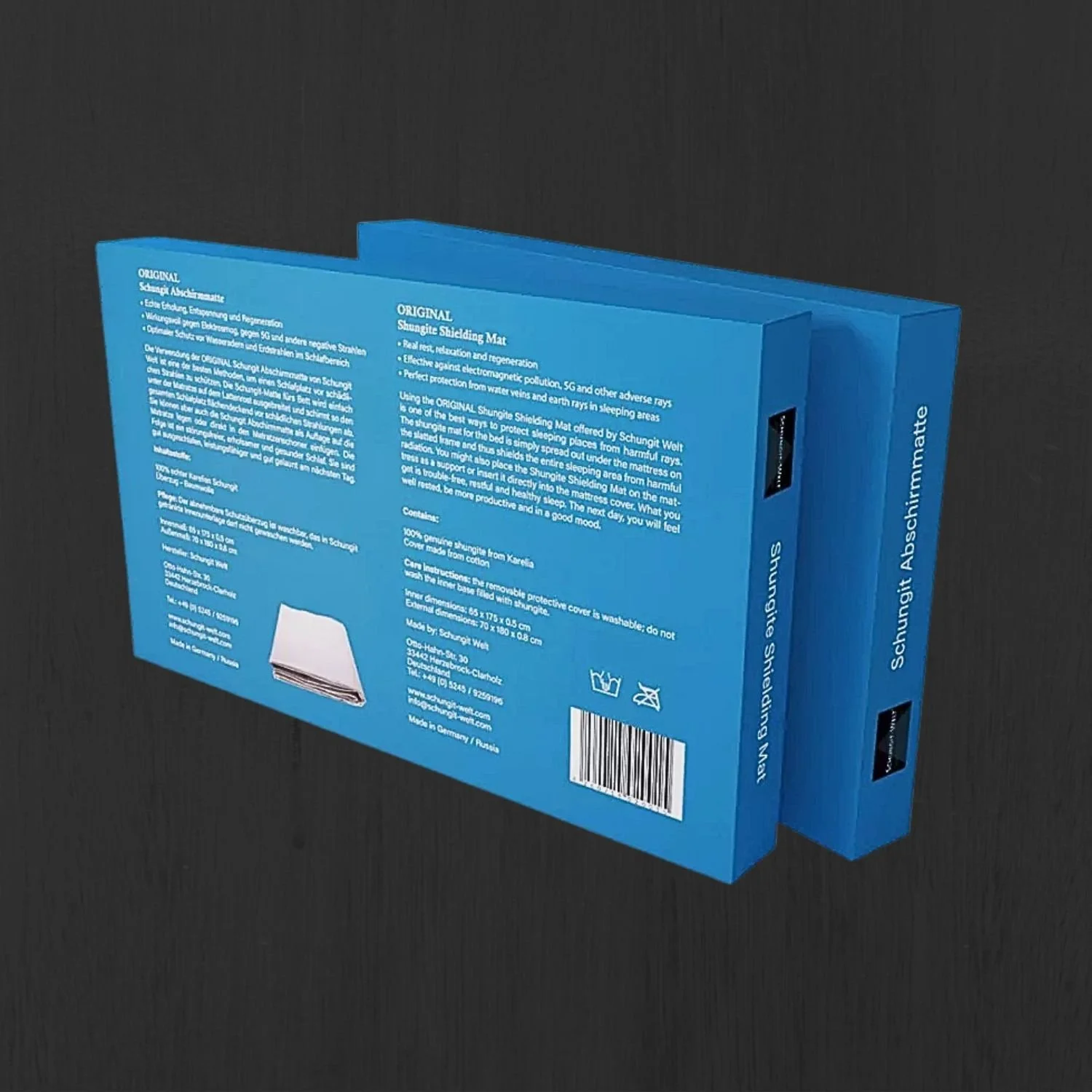 Rückseite der Verpackung der Schungit Matratzenunterlage auf dunklem Hintergrund