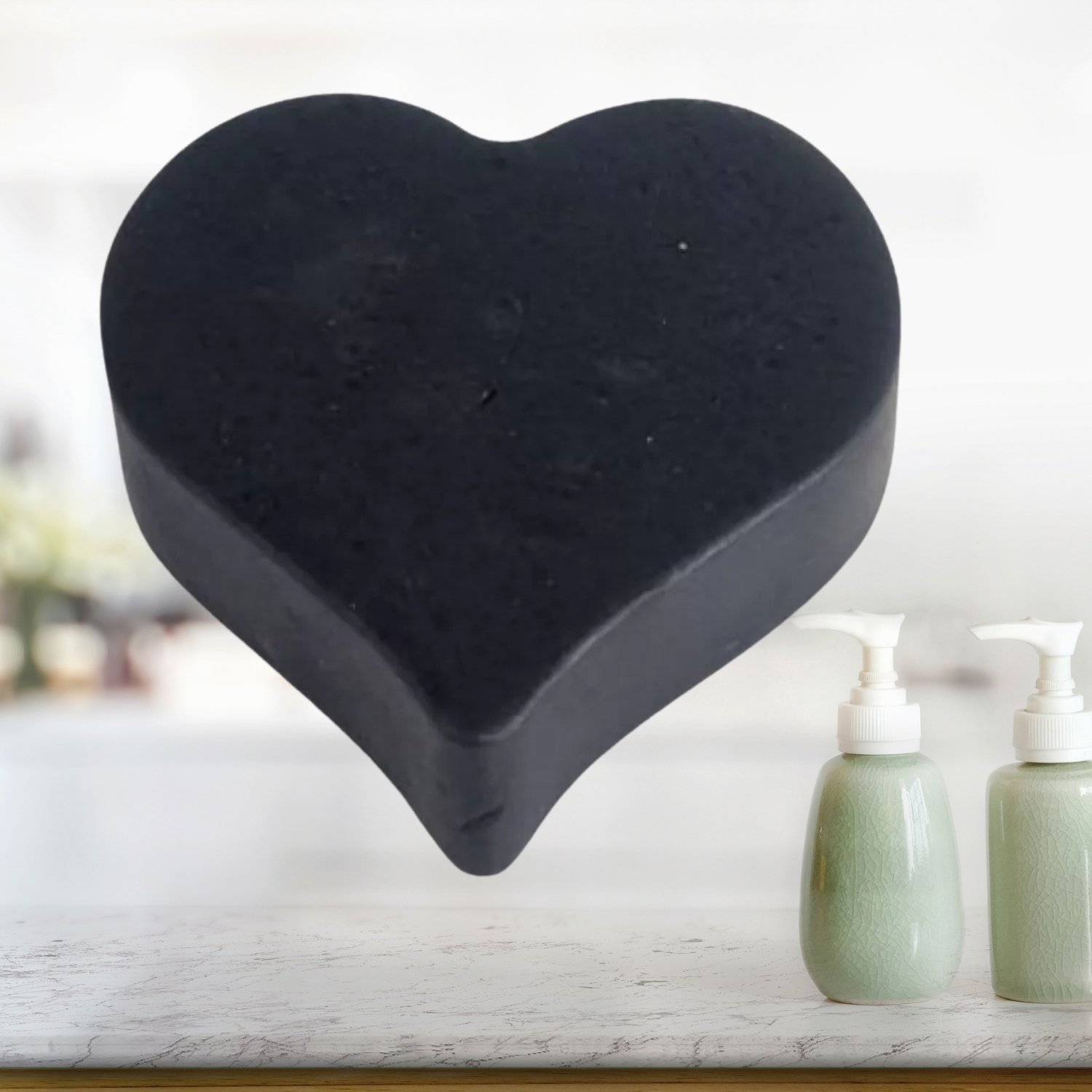 Schungit Seife in schwarzer Herzform für Hände und Körper