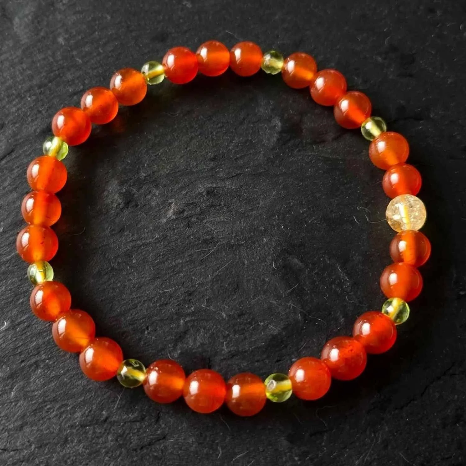 Golden Flame Karneol, Peridot & Rutilquarz Armband - PRANA Edelsteine – Handgefertigter Edelsteinschmuck