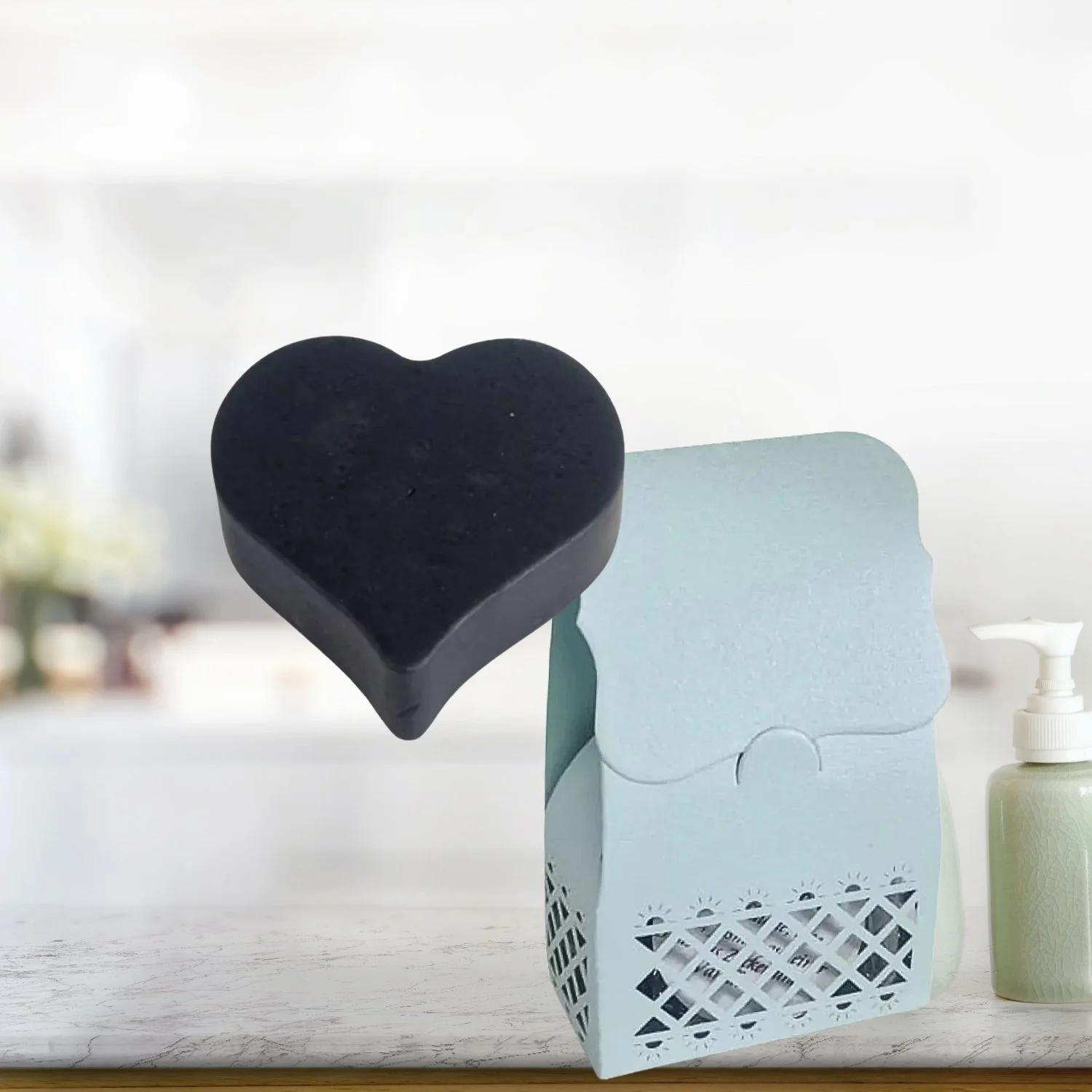 Schungit Seife in schwarzer Herzform für Hände und Körper