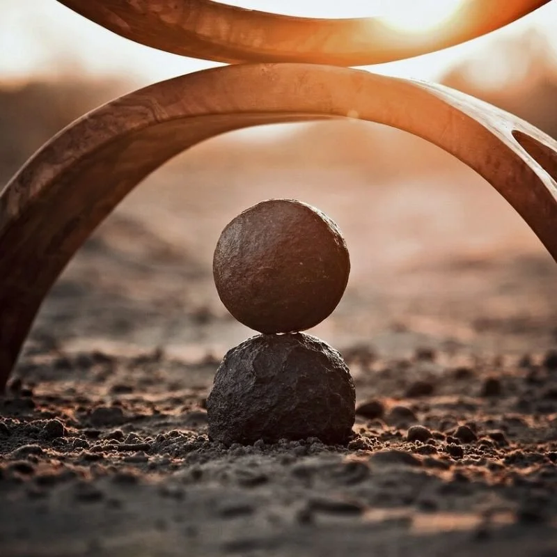 Moqui Marbles Paar balanciert – Yin und Yang Harmonie mit Natursteinen