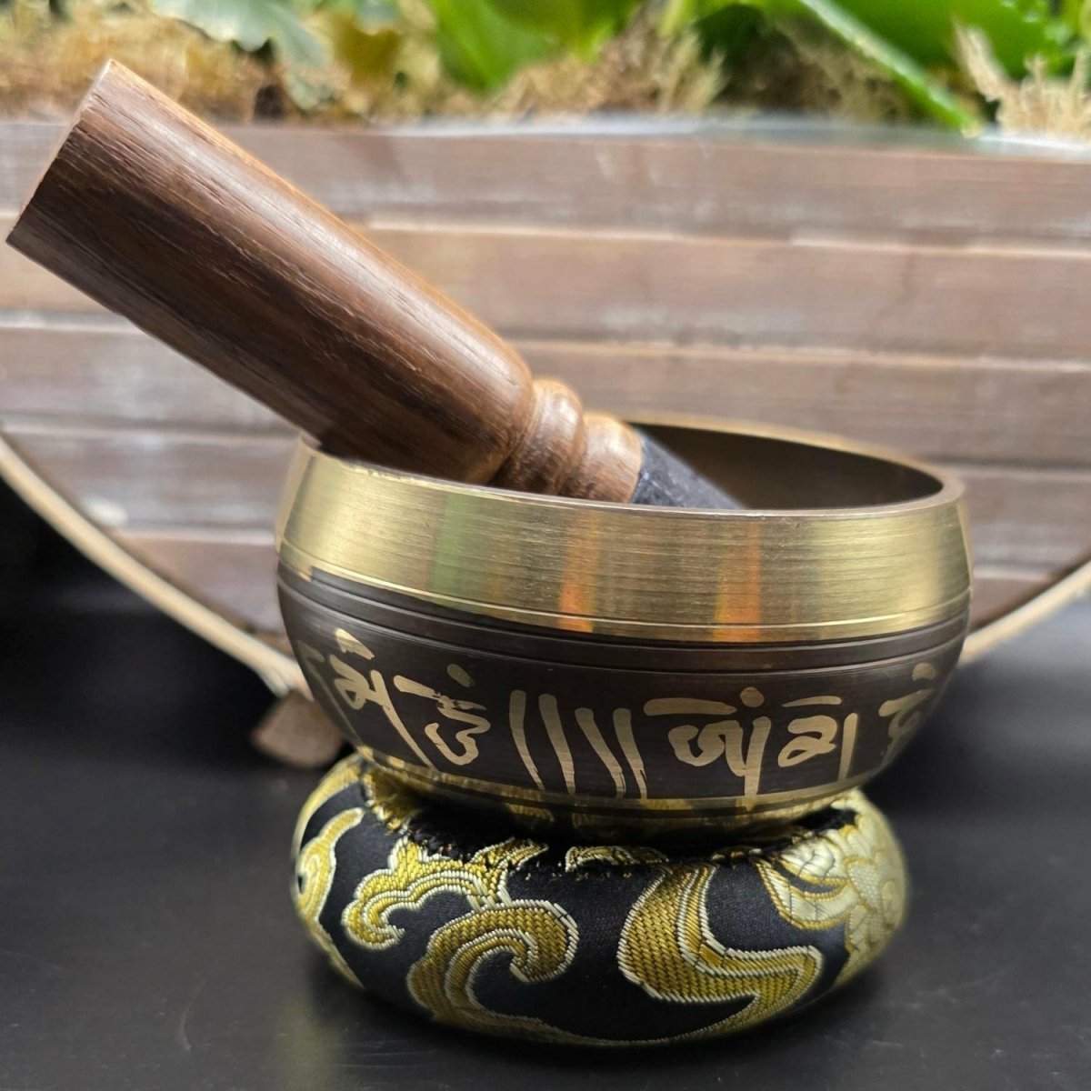 Tibetische Klangschale mit Buddha-Augen – Messing, 9 cm - PRANA Edelsteine – Handgefertigter Edelsteinschmuck