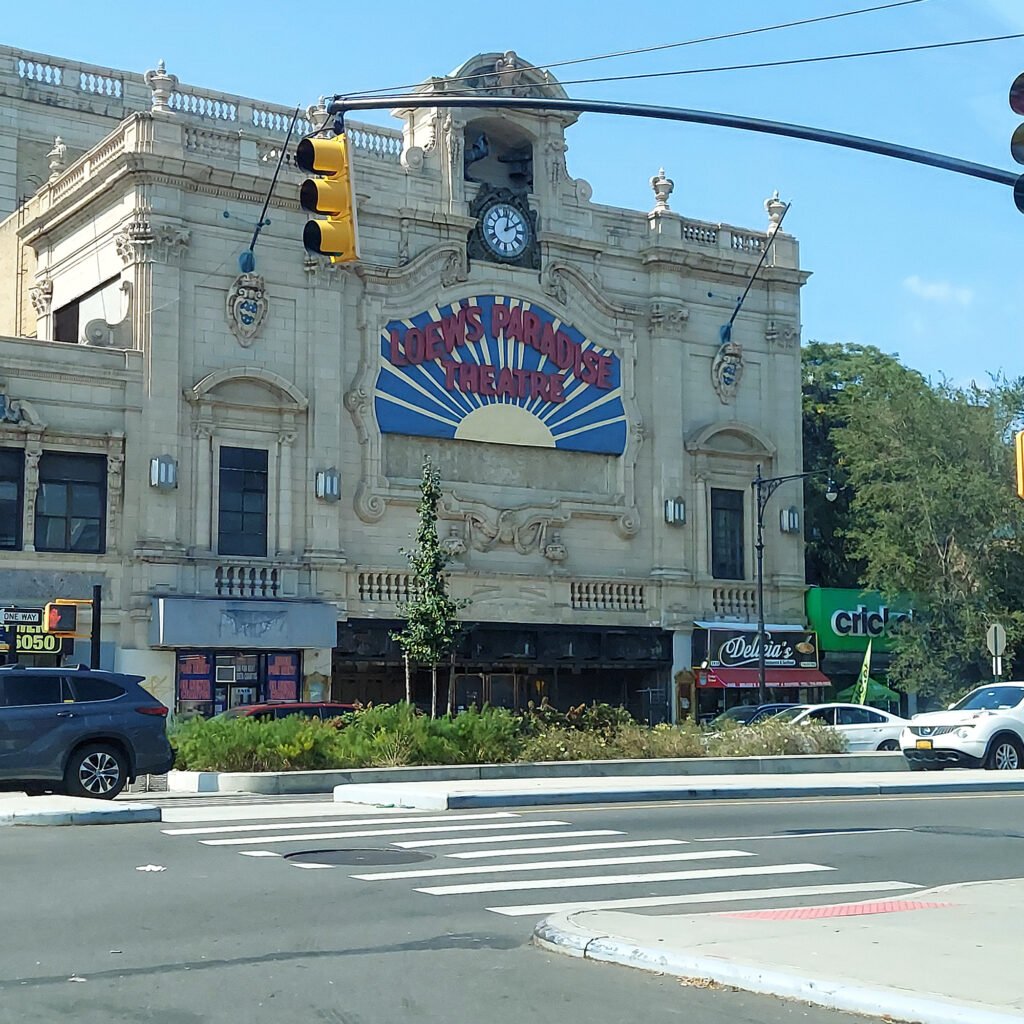 Image of the Loews Paradise Theater on the Grand Concourse