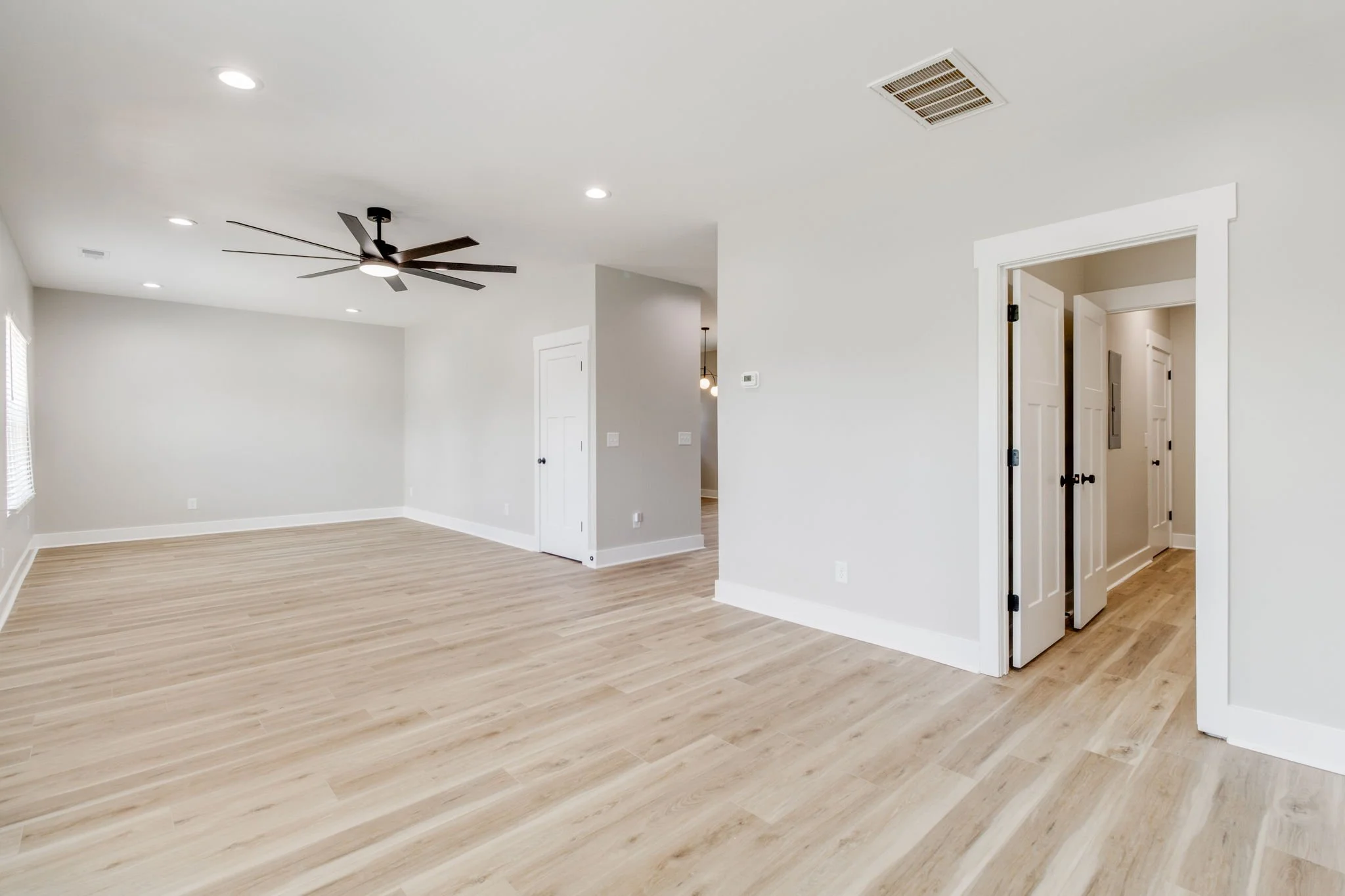 6-web-or-mls-2025 07 15 - 1833 Oceola St - Columbia-6.jpg
