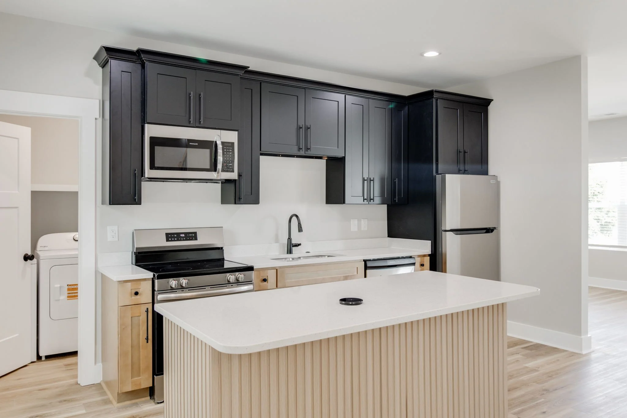 13-web-or-mls-2025 07 15 - 1833 Oceola St - Columbia-13.jpg