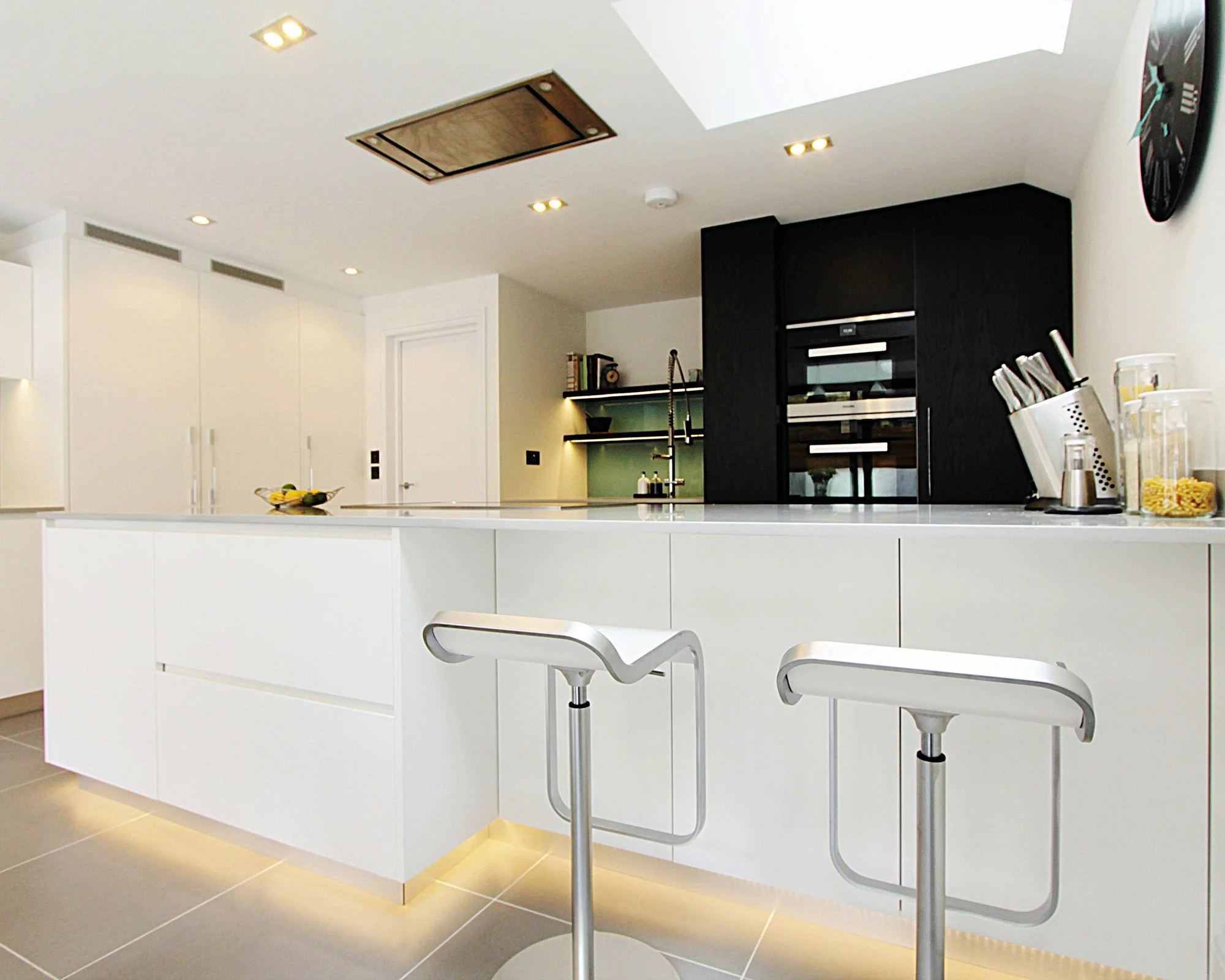 9-modern-painted-kitchen-dixonbalstondesign.jpg