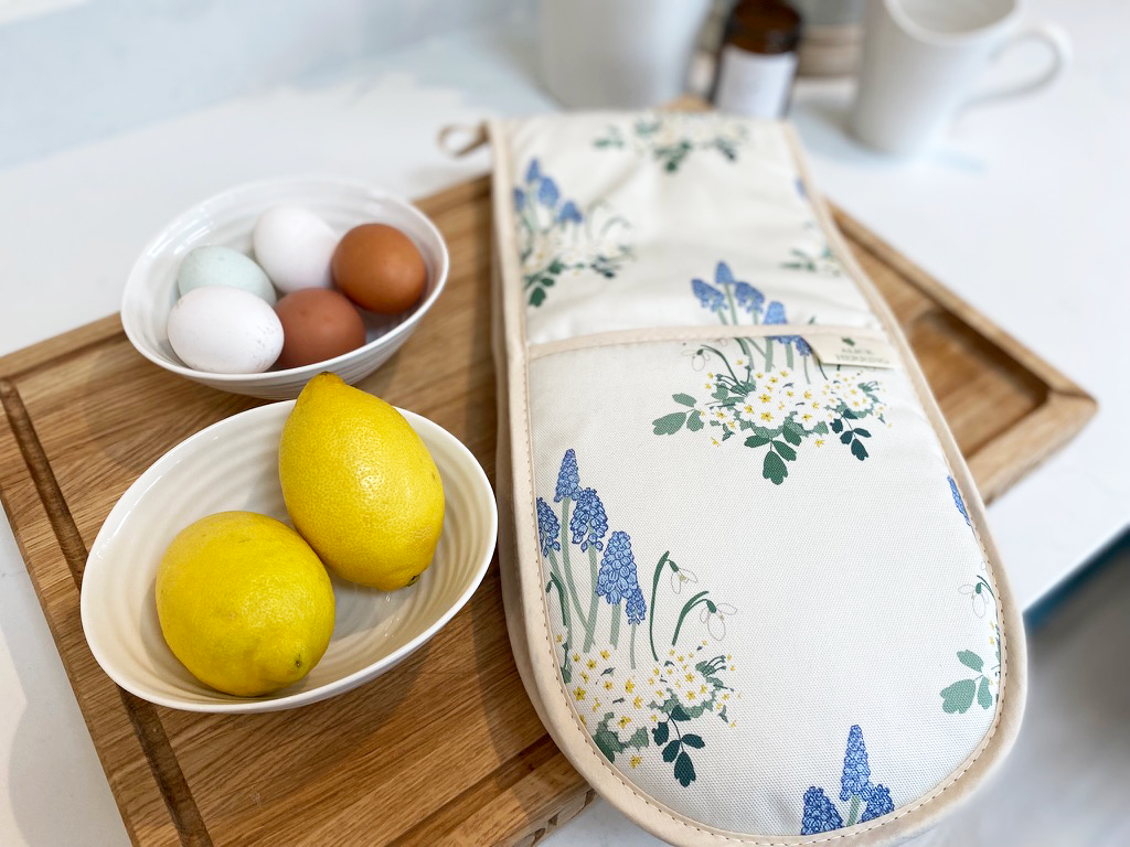 Green Fingers Oven gloves on breadboard.png