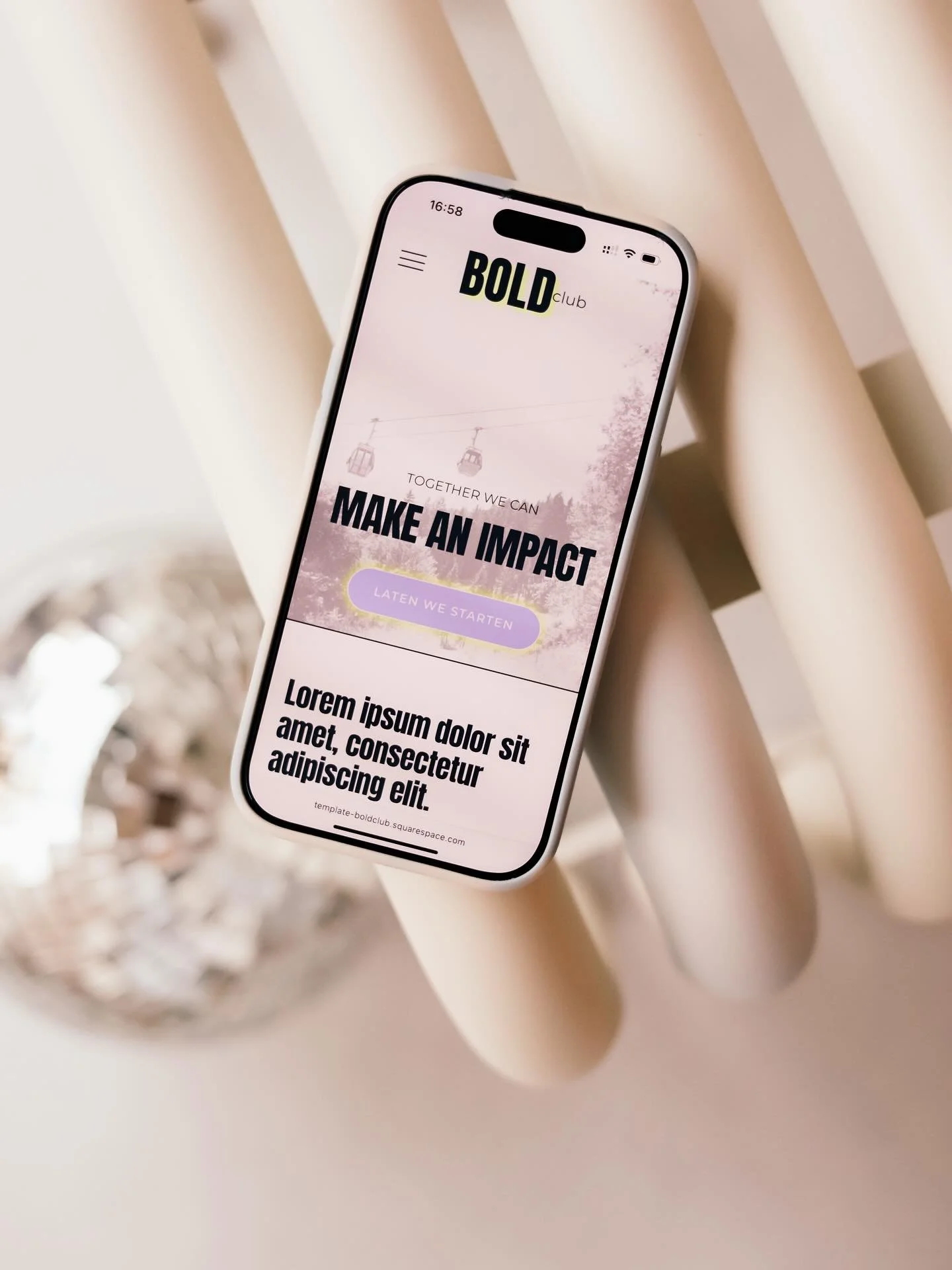 Heb je de nieuwste template al gezien? ✨
Met deze Squarespace-template bouw je supermakkelijk je eigen website.
En wil je er niet helemaal alleen mee aan de slag? Dan bepalen we samen jouw strategie of schakel me in als hulplijn bij vragen.