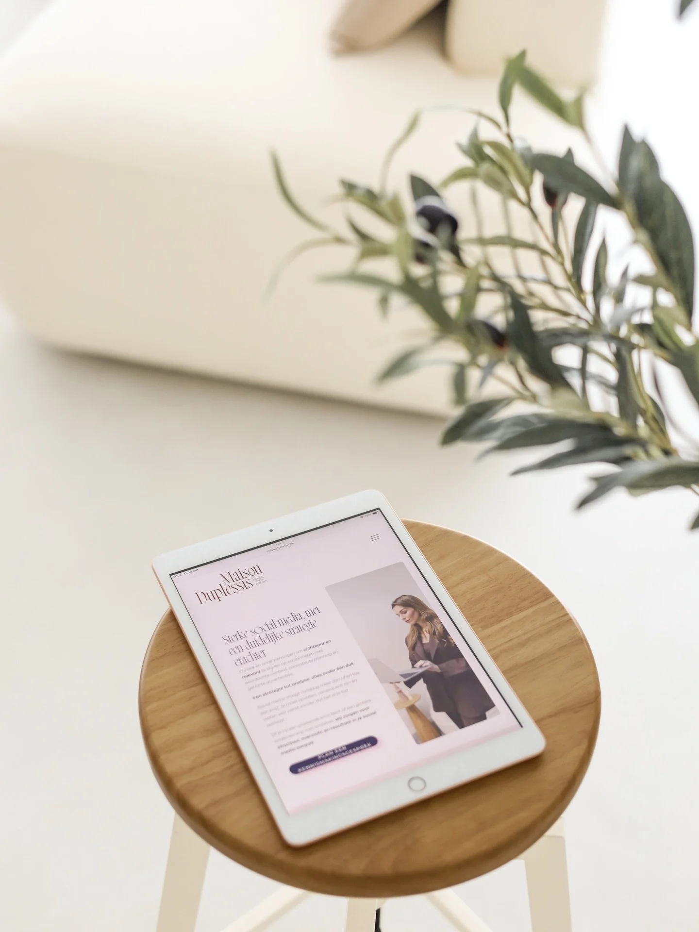 Portfolio update ✨
Ik mocht de nieuwe website maken voor @maisonduplessis 

Een project waar alles mooi samenkwam! Ik mocht starten vanaf een sterke branding. De website heeft een strakke, mooie lay-out 🤩. En we maakten ook nieuwe foto&rsquo;s die h