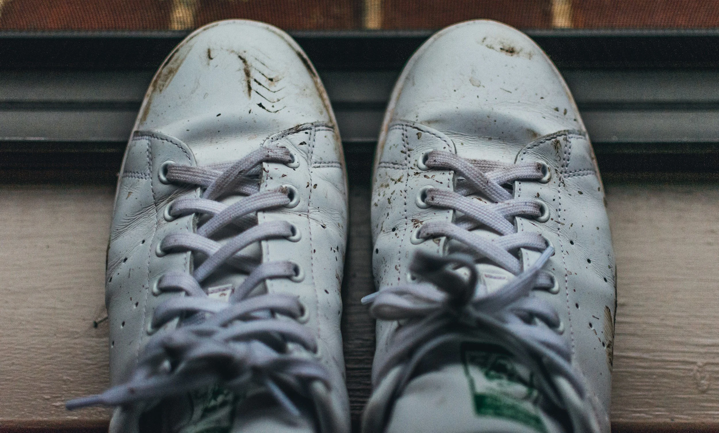 Deixar os Sapatos à Porta: um Gesto Simples que Cuida da Saúde