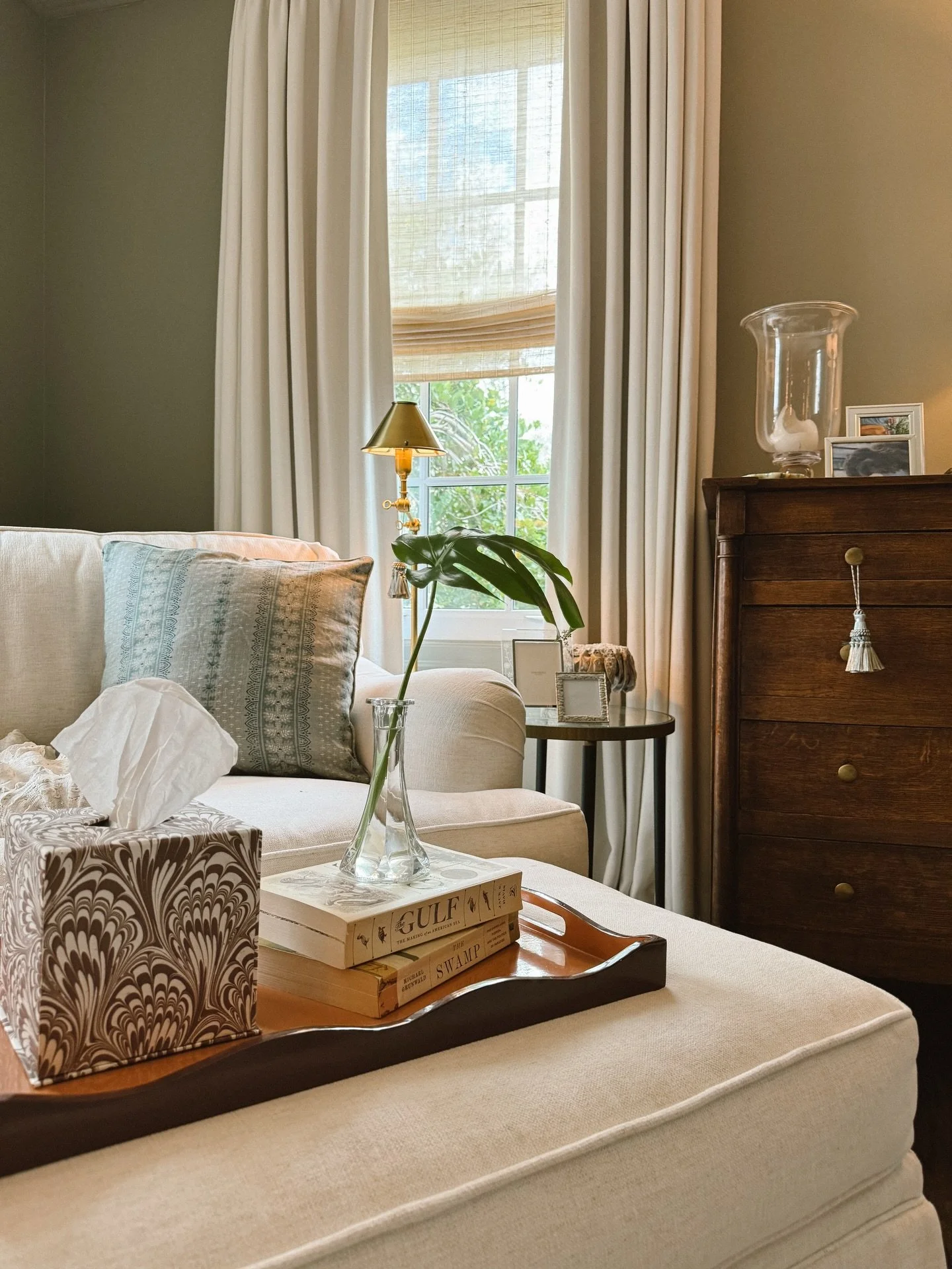 Snippets of styling day with @doverinteriors 

This is only the beginning of this project- but it&rsquo;s coming along so beautifully ✨

#interiorstyling #florida #classicstyle