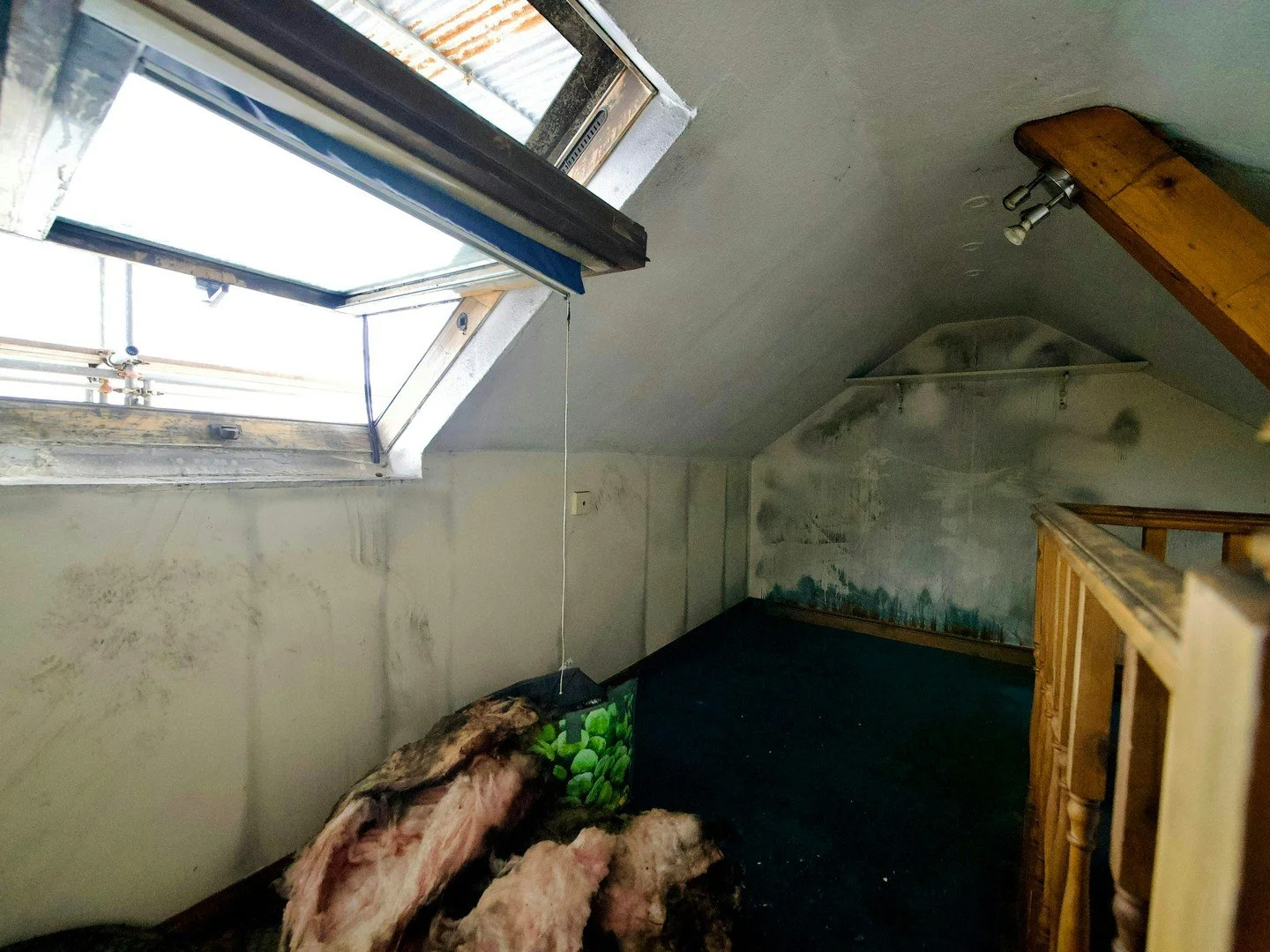 Before &gt; Almost ready

This project in Chichester suffered significant fire damage. Take a look at its progress where we've reinstated the roof, completed 1st fix plumbing, insulation boarding and skimming.

Keep an eye out, as we'll be sharing th