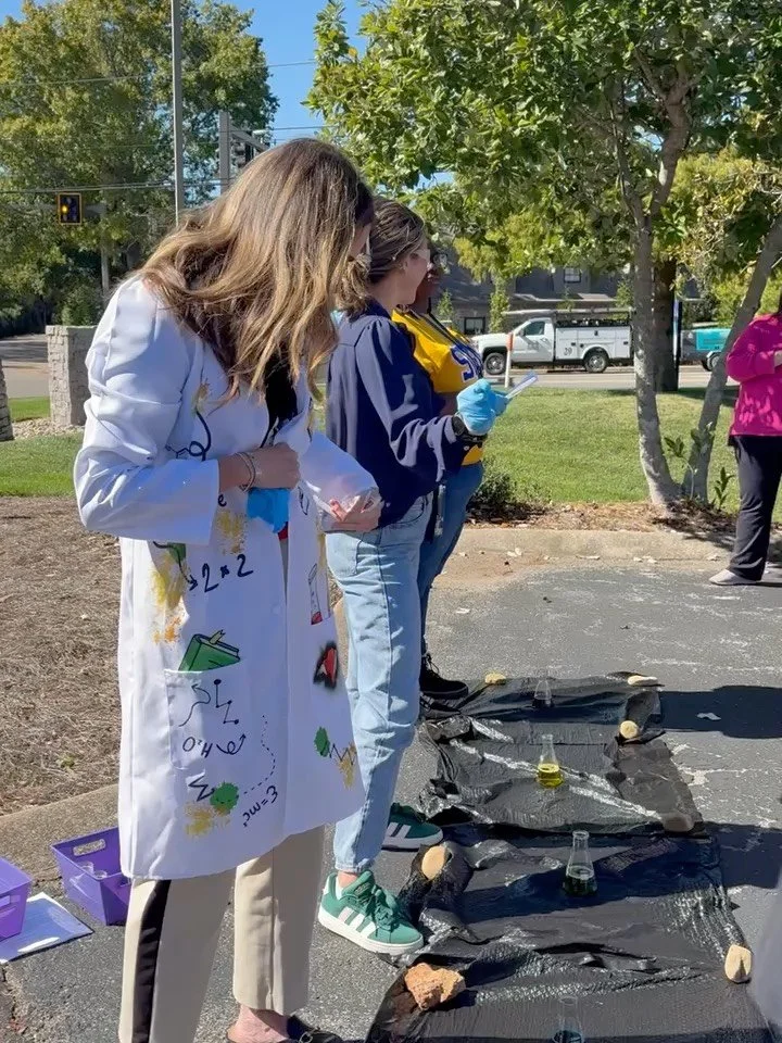 In honor of National Chemistry Week, Gateway Academy students took learning outdoors! Our talented science teachers led a fun experiment that brought chemistry to life in the sunshine. ☀️🧪🥼#chemistryweek #science #gatewayacademytn #brentwood #learn