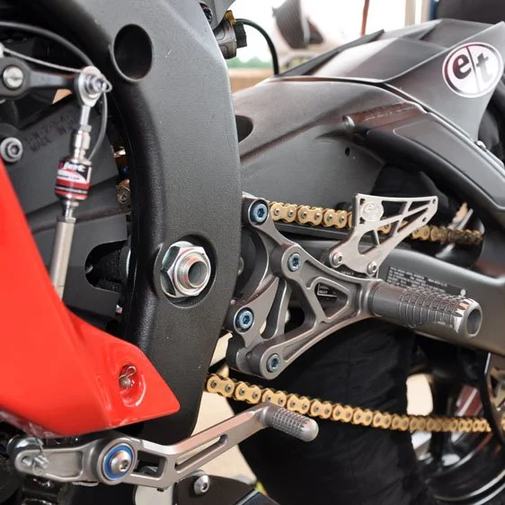 Evol_Tech_Rearsets_Mesa_R6_LHS.jpg