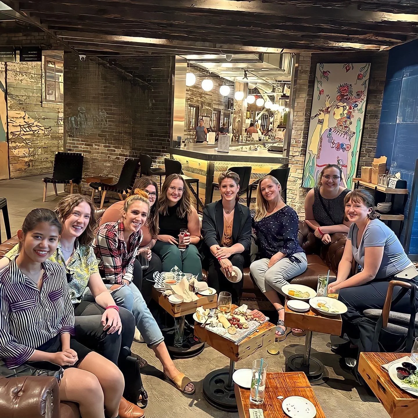 Gathered together, breaking barriers, and lifting each other up! 💪 Raising our glasses to fierce women in the field 😍😍 #architecturaldesigner #interiordesigner #lightingdesigner #designer #construction