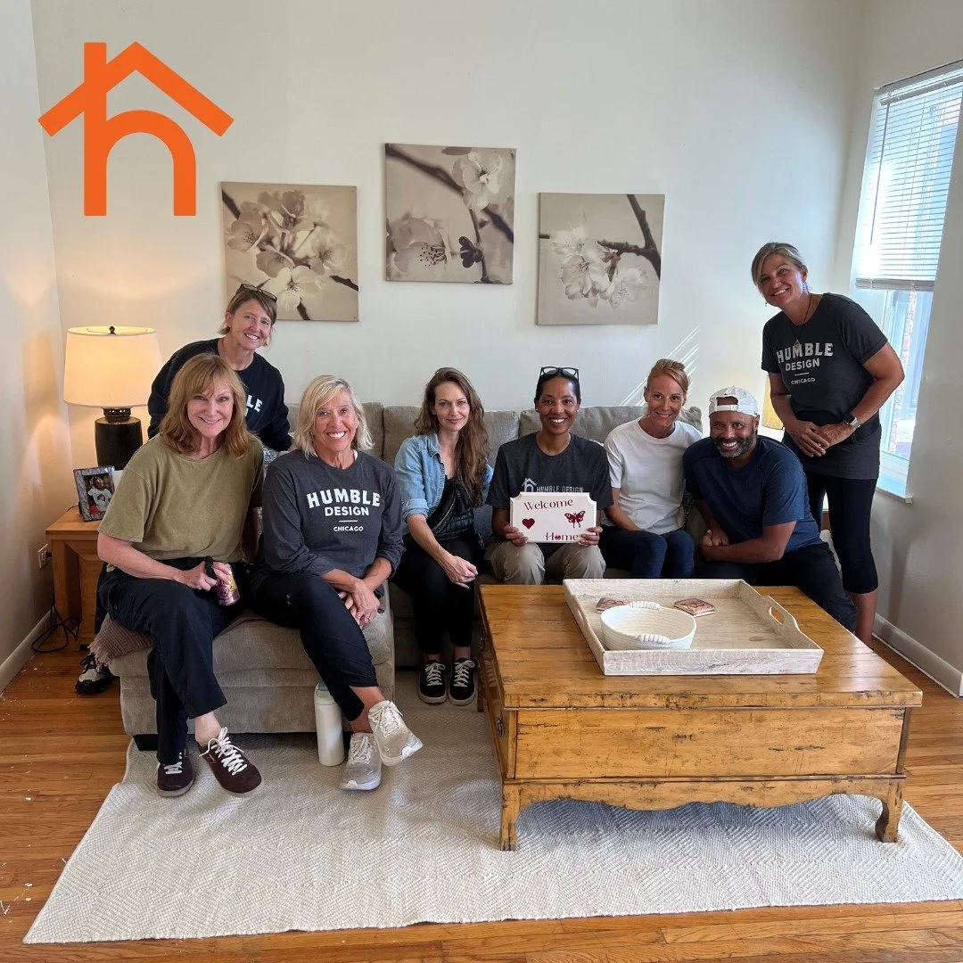 π‘ It's Friday and we are excited to share another reveal with you! π‘
π This deco features the home of a mother and son, who started with only having blow up beds and basic survival supplies when our Humble Design Chicago team first entered the ap