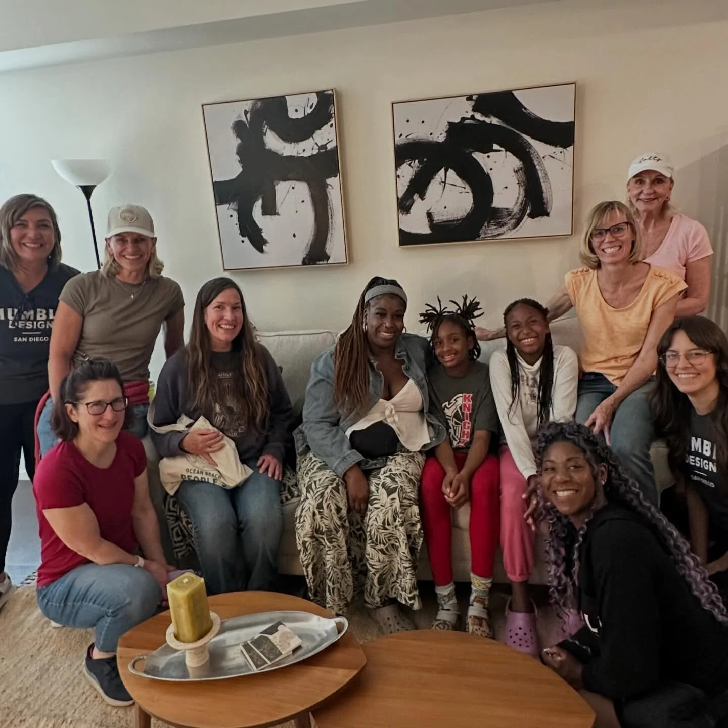 💚Welcome home, Na'Keisha💚

 Na'Keisha a single mom and her twin girls have lived in their apartment for over a year with beds and 1 living room ottoman, patiently waiting for Humble Design to come in and make it a home. She and the girls were extre