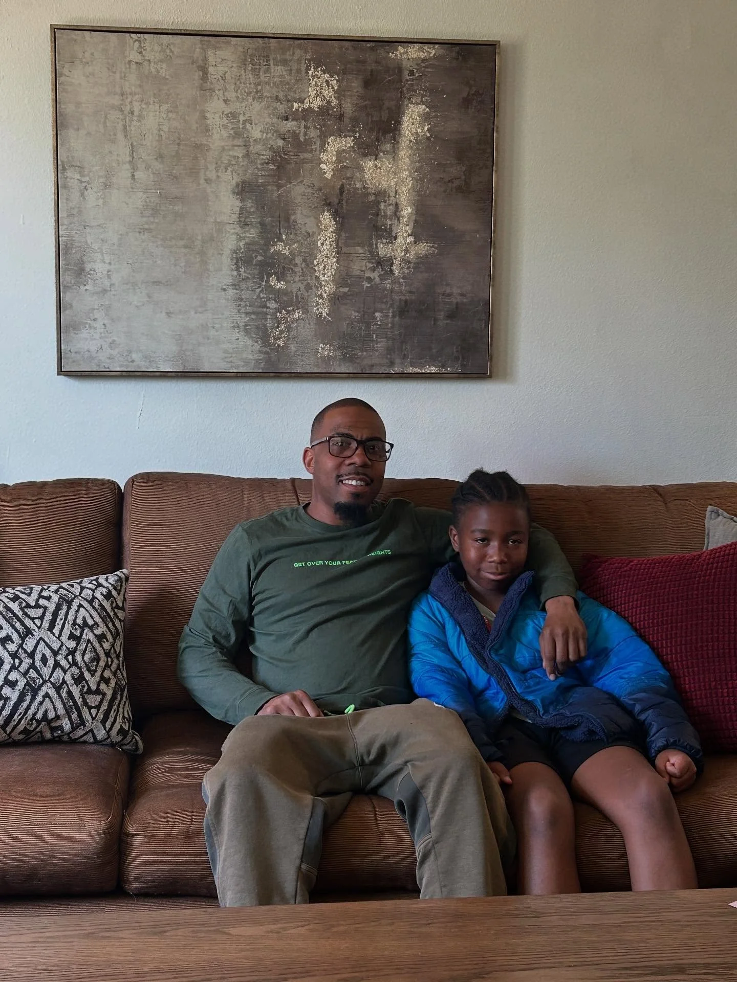 💜Welcome Home, Dafonta💜 On Thursday, a dedicated group of volunteers came together to help create a home for Dafonta, a single father raising his two children,Dafonta Jr and Rmaniee. When the team arrived that morning, the house was mostly empty&md