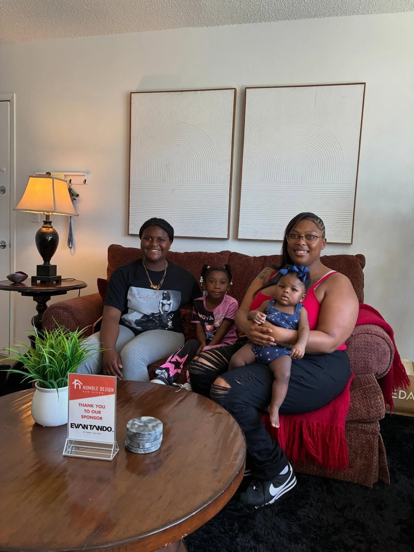 🧡 Welcome Home Bria 🧡

This Thursday, alongside our amazing sponsor @brokerevantando and his crew, we welcomed Bria and her three beautiful daughters to their new home.

Bria struggled with substance abuse since she was a young girl at the age of 1