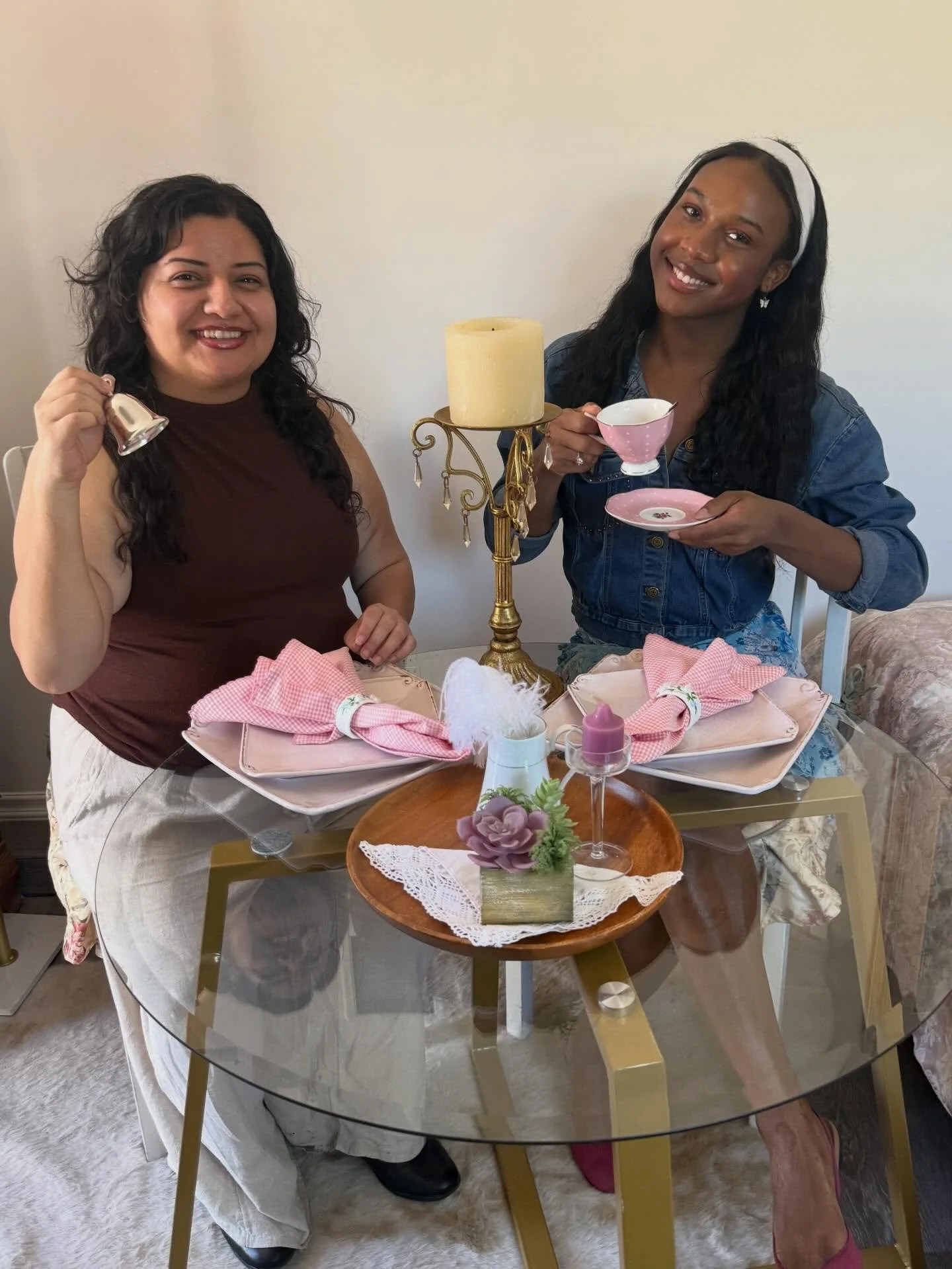 🧡 Welcome Home, Artemis 🧡

This Wednesday, we had the honor of welcoming Artemis, into her newly furnished home.

Artemis 23, has been navigating homelessness since she was 17, finally secured her own studio apartment this past December. 

With sup