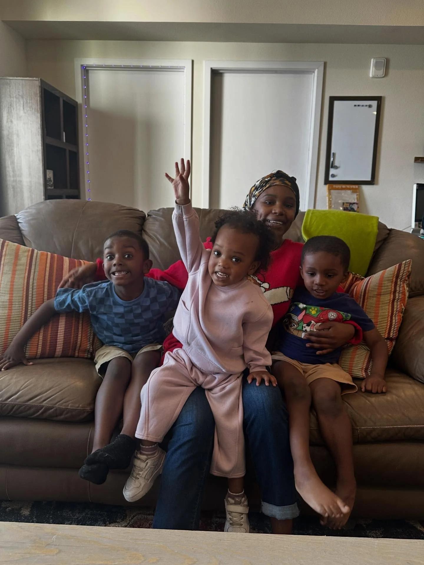 Last Friday we supported Naithza and her family as they settled into their new home! 🧡

Naithza is a mother of three, currently living with her two young sons, Journey and Legendary, and hoping to be reunited with her youngest, Irie. After a year in
