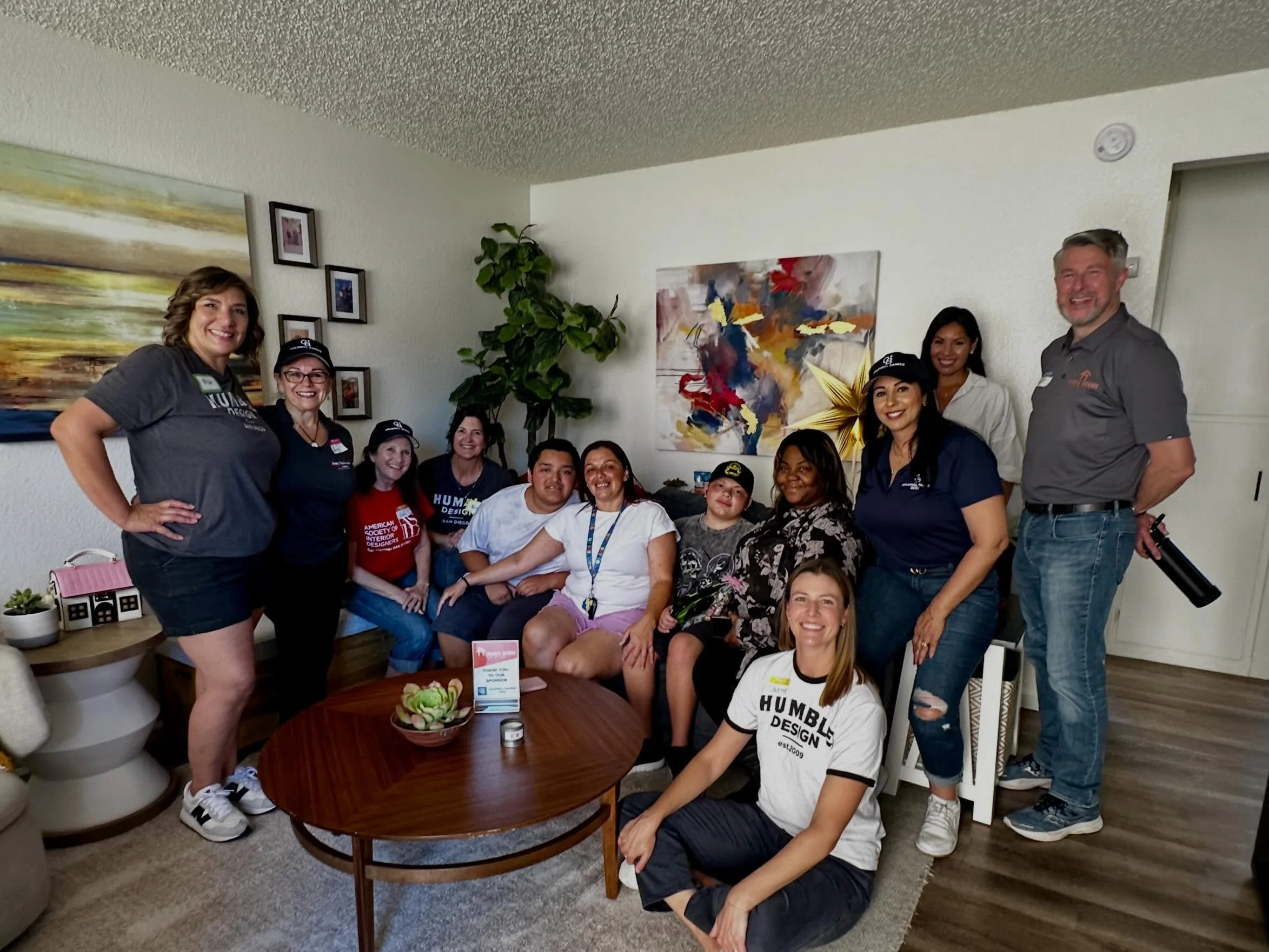 🧡Welcome home Stephanie! 🧡

Last Friday, in partnership with an amazing group of volunteers from @coldwellbankerwest, we were honored to help turn Stephanie&rsquo;s apartment into a home.

After experiencing years of difficult circumstances followe
