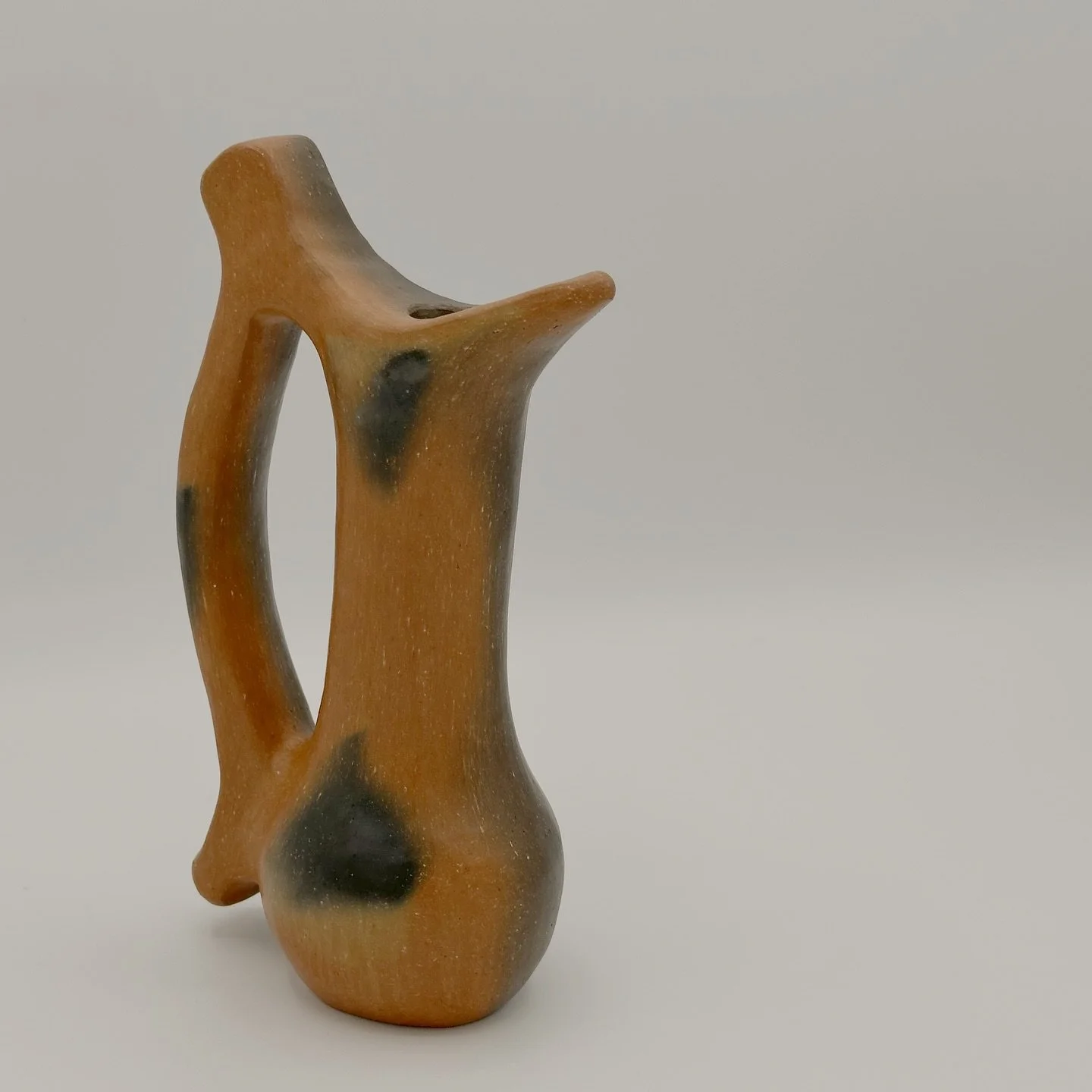 All my pieces made it through the fire! 🔥

This batch includes a Rebecca pitcher, a bowl (that should have had a cat but it fell off, so now it&rsquo;s a Cheshire Cat bowl 🐱), a bowl with handles, a gypsy pot, and a turtle shell medallion.

A few o