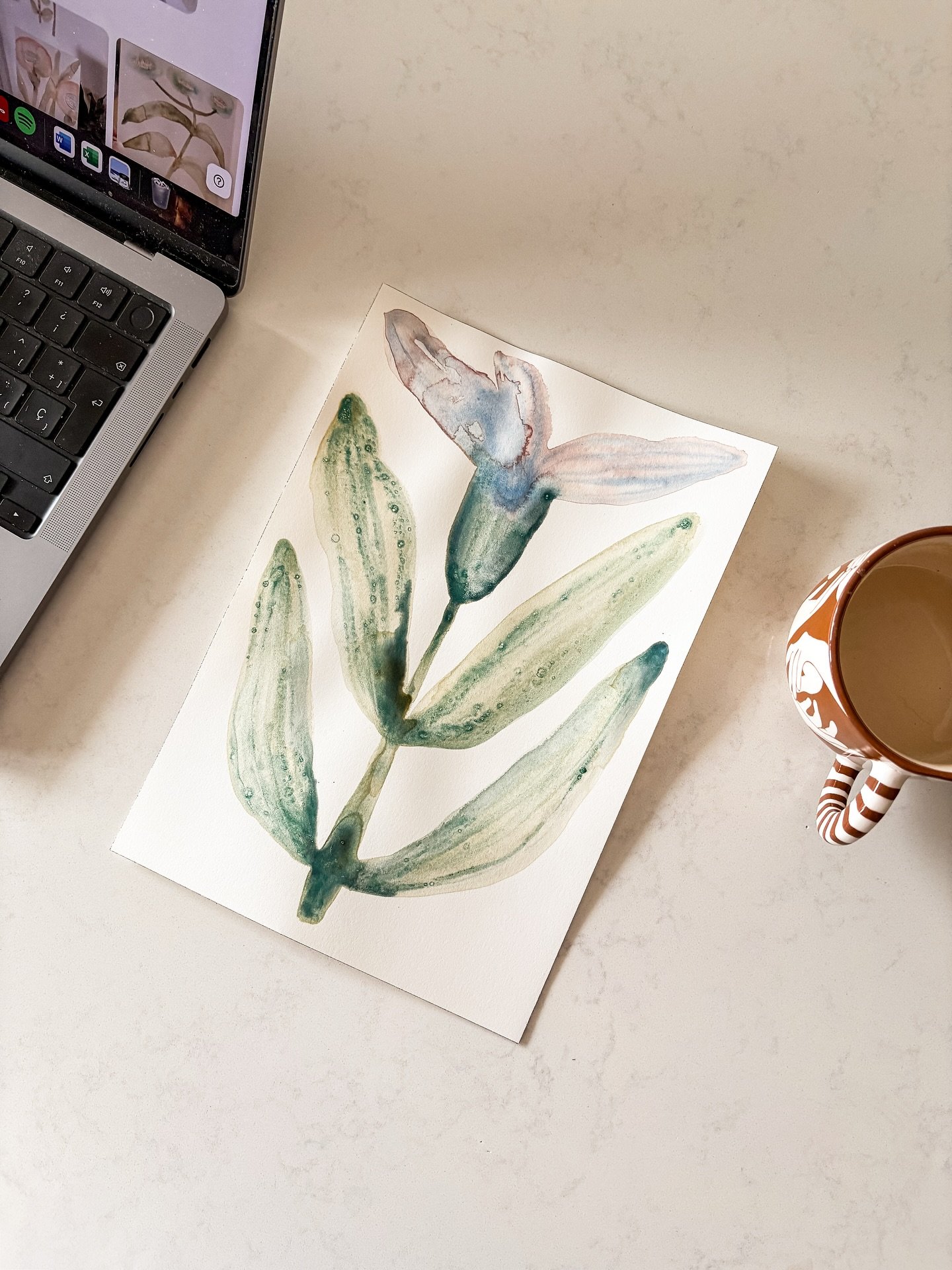 Starting the week with a loose watercolor floral study 🎨

Exploring wet-on-wet techniques to create soft transitions and organic shapes. Letting the pigments blend naturally adds movement and depth to each leaf and petal.

A quiet practice in lettin