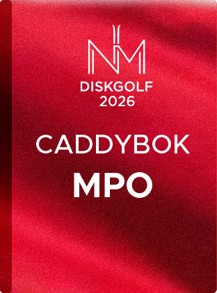 Rødt program eller katalog for disc golf i 2026 med logo og teksten 'Caddybok MPO'.